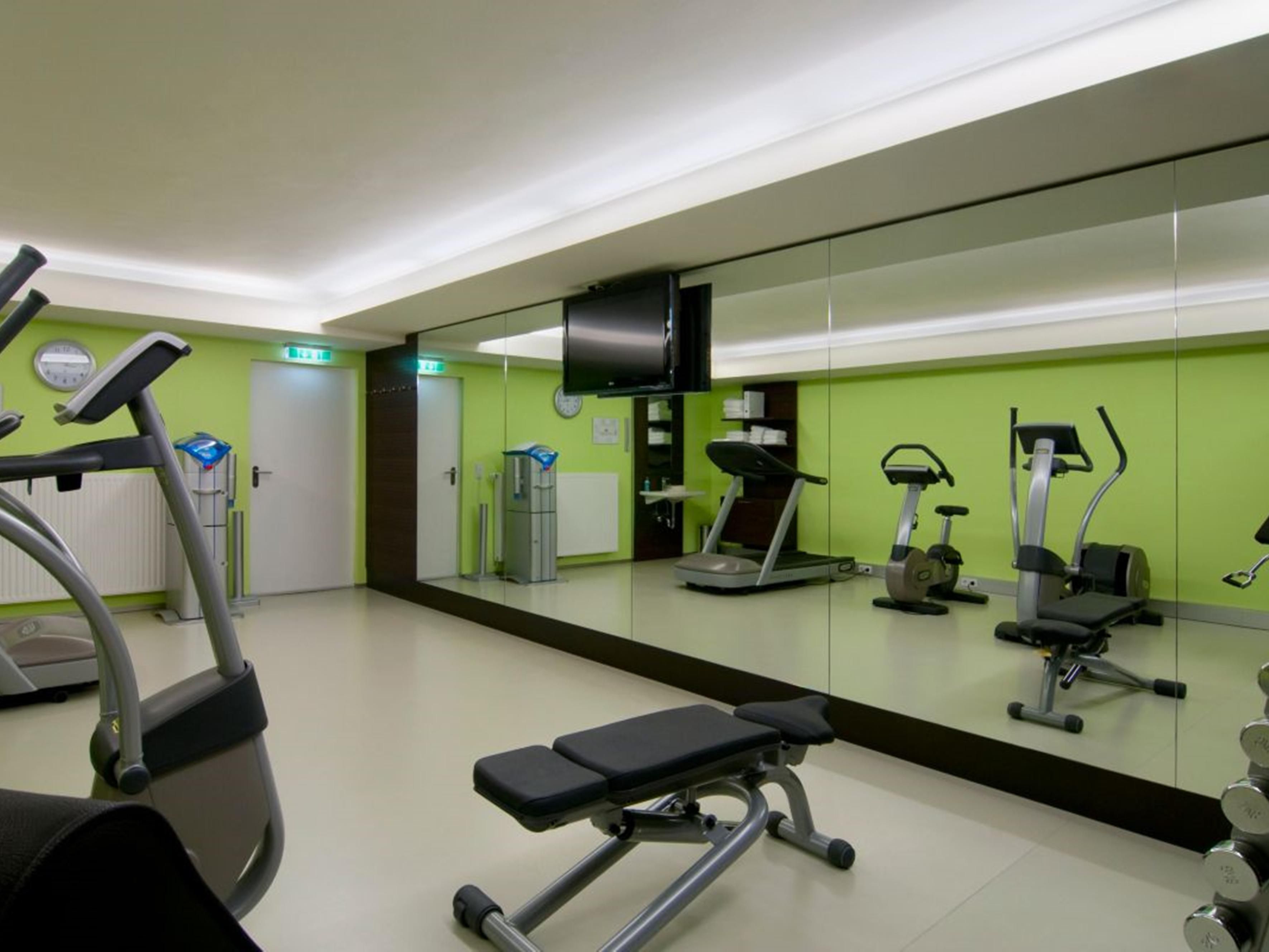 Mini-Gym with modern Cardio Equipment.