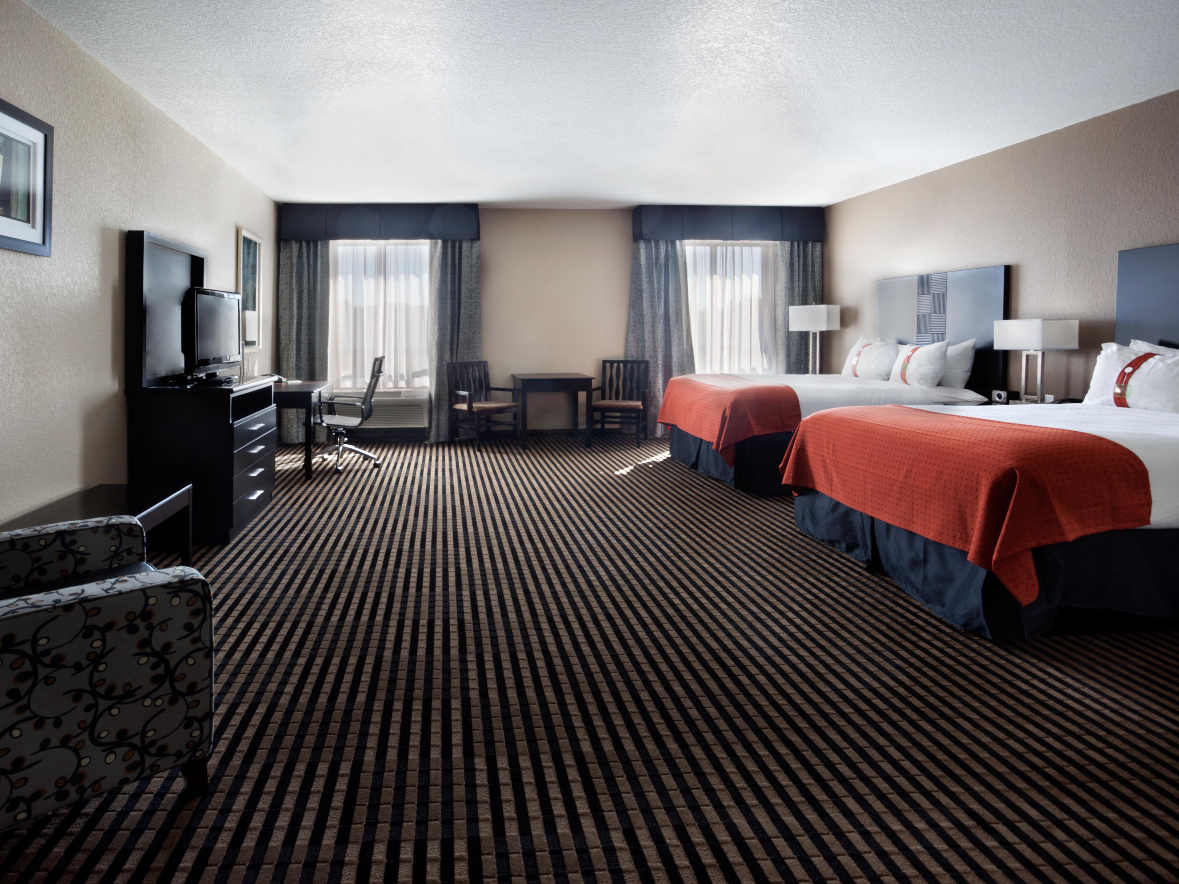 Settle into our newly renovated rooms, where fresh design, plush bedding, and thoughtful amenities create a space that feels just right. Every detail is designed with today’s traveler in mind, offering a stylish, restful home base in the heart of Stone Oak San Antonio TX.