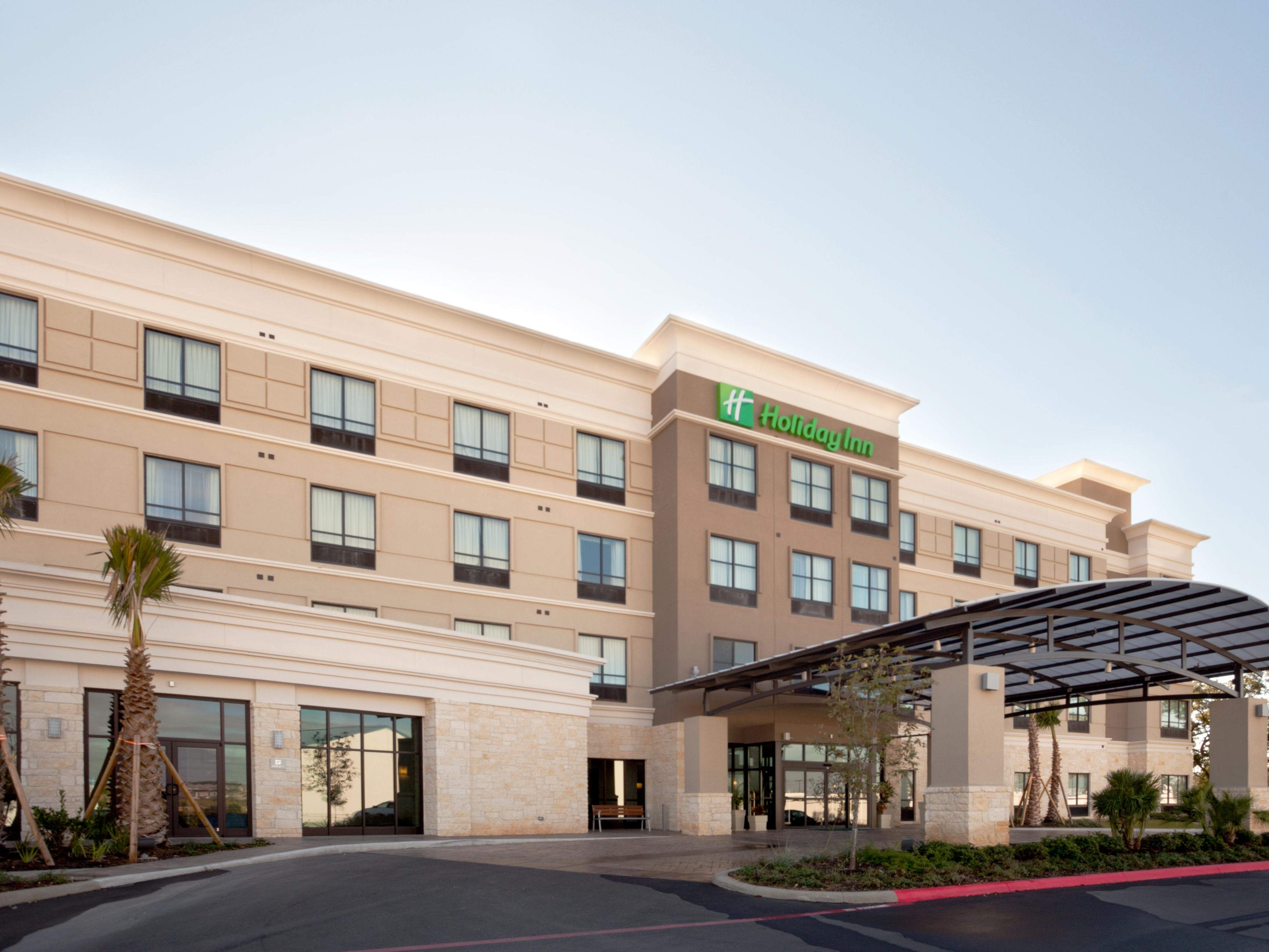 Enjoy the convenience of complimentary parking throughout your stay. Whether you are here for work or a getaway in Stone Oak San Antonio, you’ll have more freedom to explore the city. Save on daily fees and make travel simple at our hotel near Stone Oak San Antonio.