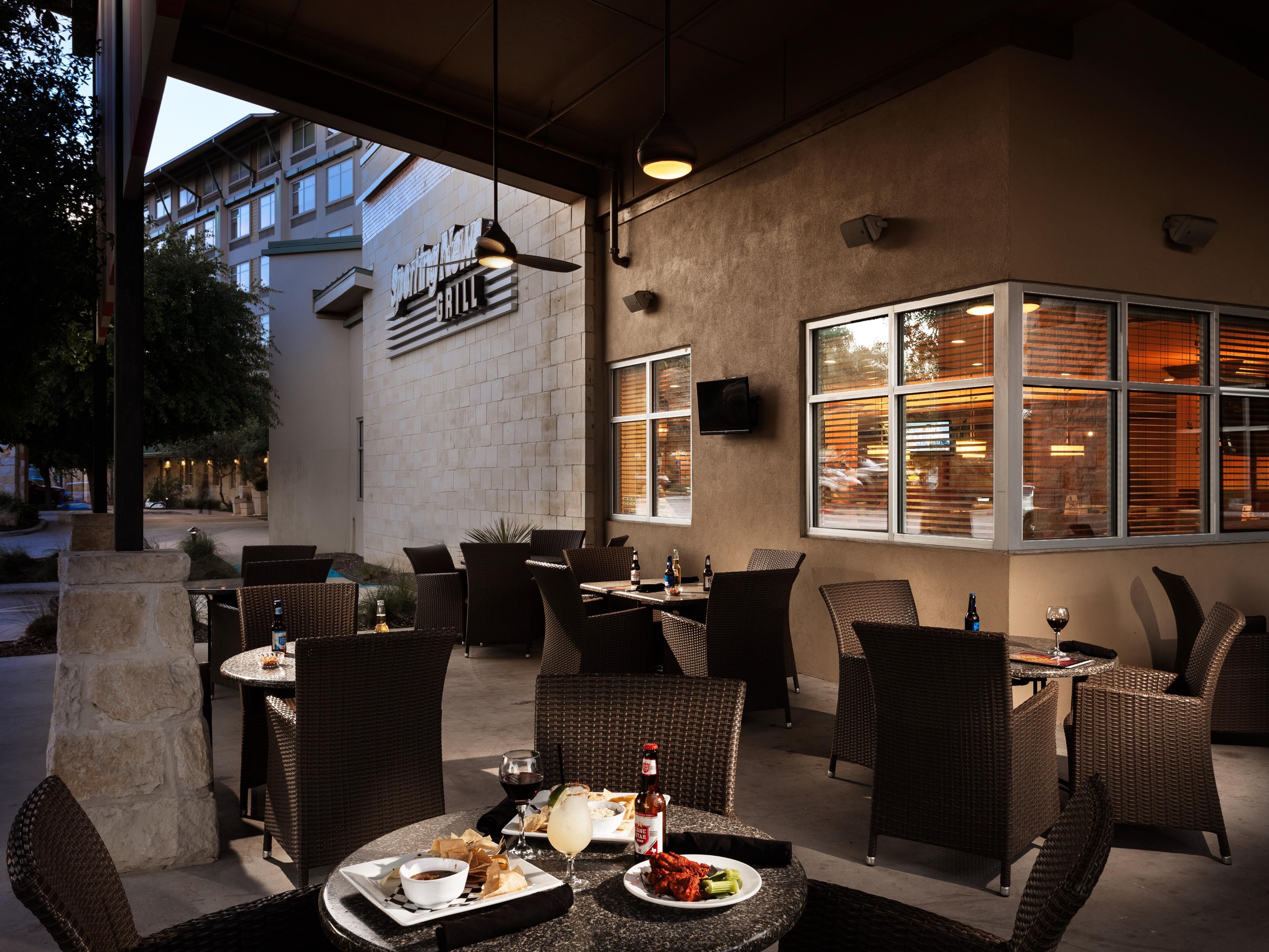 Grab a spot on our spacious outdoor patio to enjoy a variety of delicious American cuisine options for breakfast, lunch or dinner. Need to fuel up before a packed day of sightseeing around San Antonio? Or just looking to kick back, relax and enjoy dinner and a drink after a long day? Whatever you're in the mood for, The Grill has you covered. 