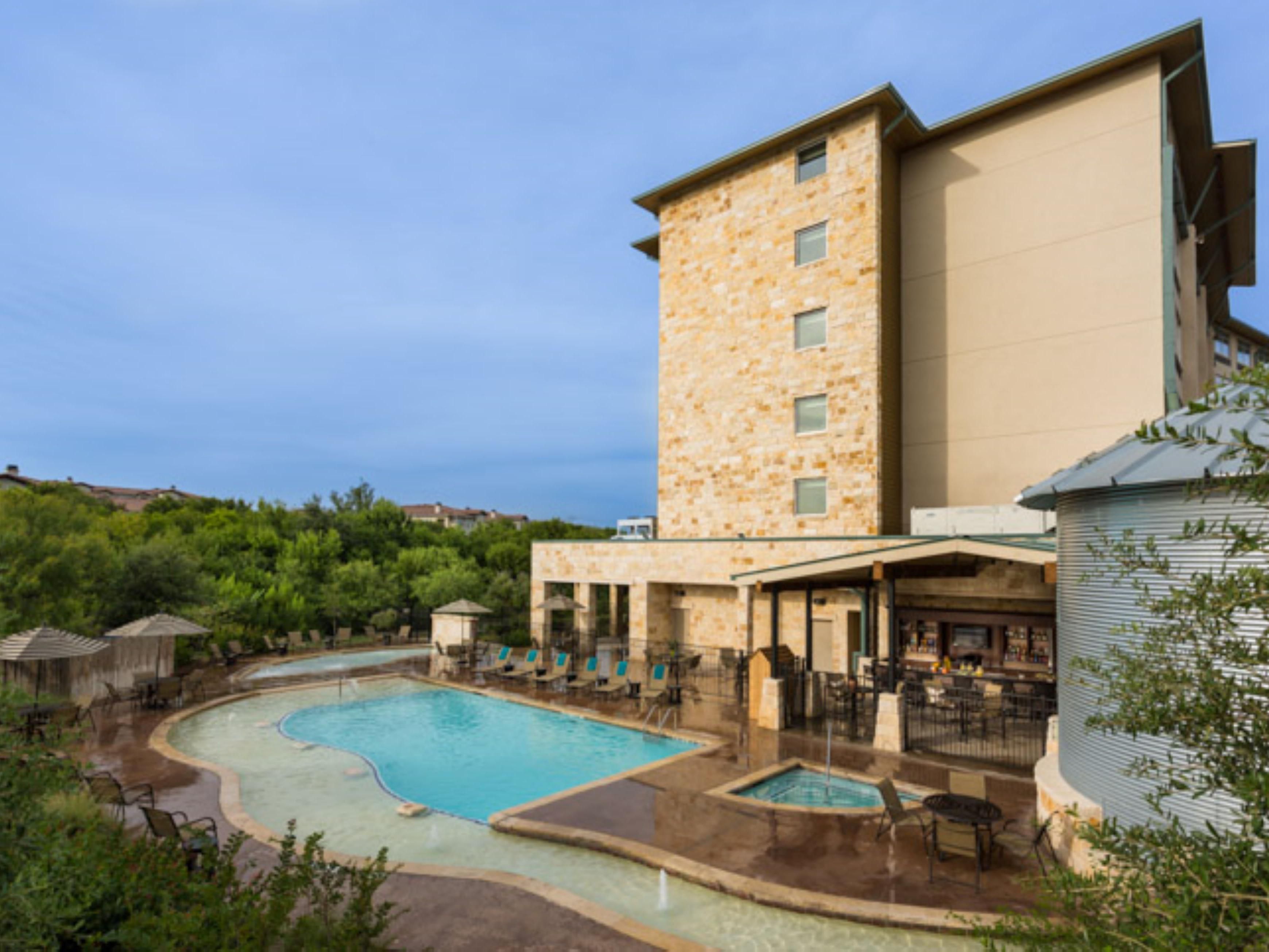 No matter the time of year, you’ll find everything you’re looking for on your next visit to San Antonio. Whether it’s a quick dip to cool off, a fun-filled family day with the kids, or a morning lap swim, we’ve got you covered. Guests can enjoy the outdoor pool and whirlpool, the children’s pool, or the relaxing indoor heated saltwater lap pool.