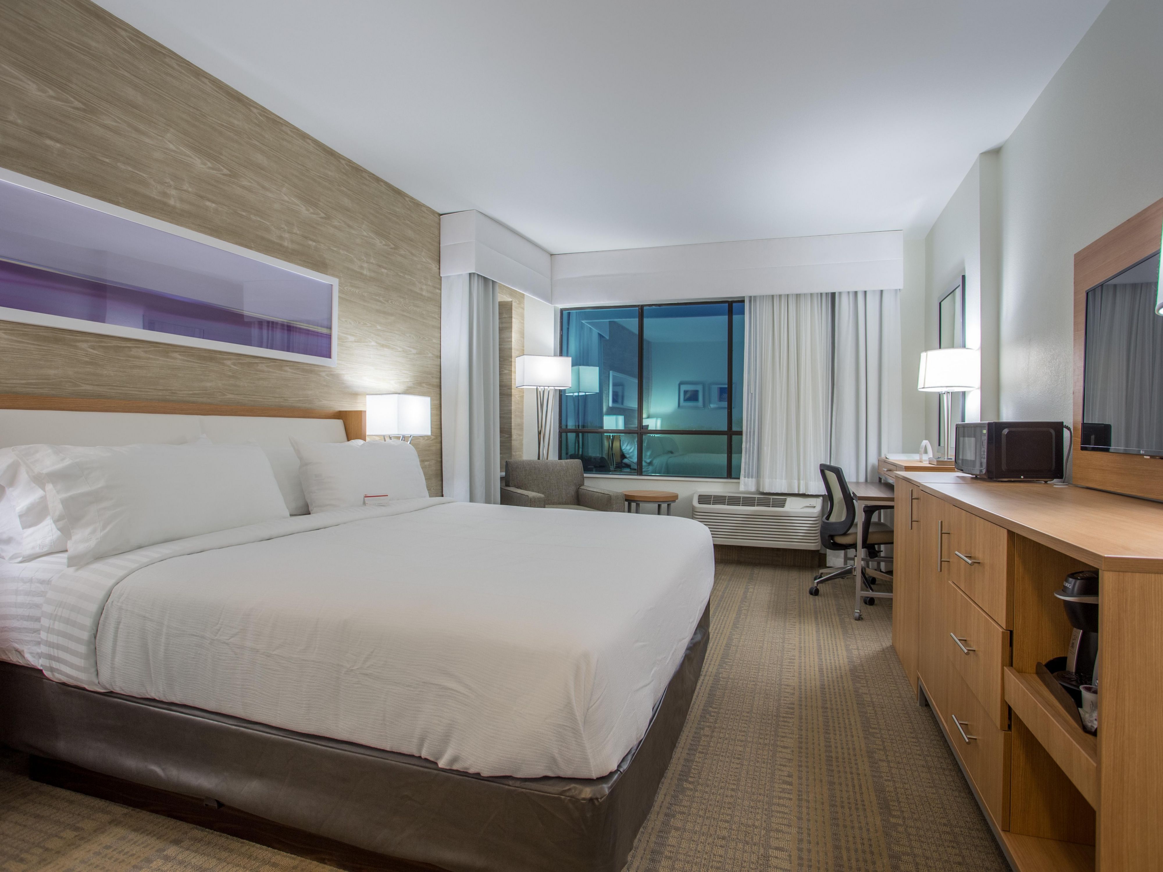 1 King Feature W/ In-room Drinks Snacks Corner Room