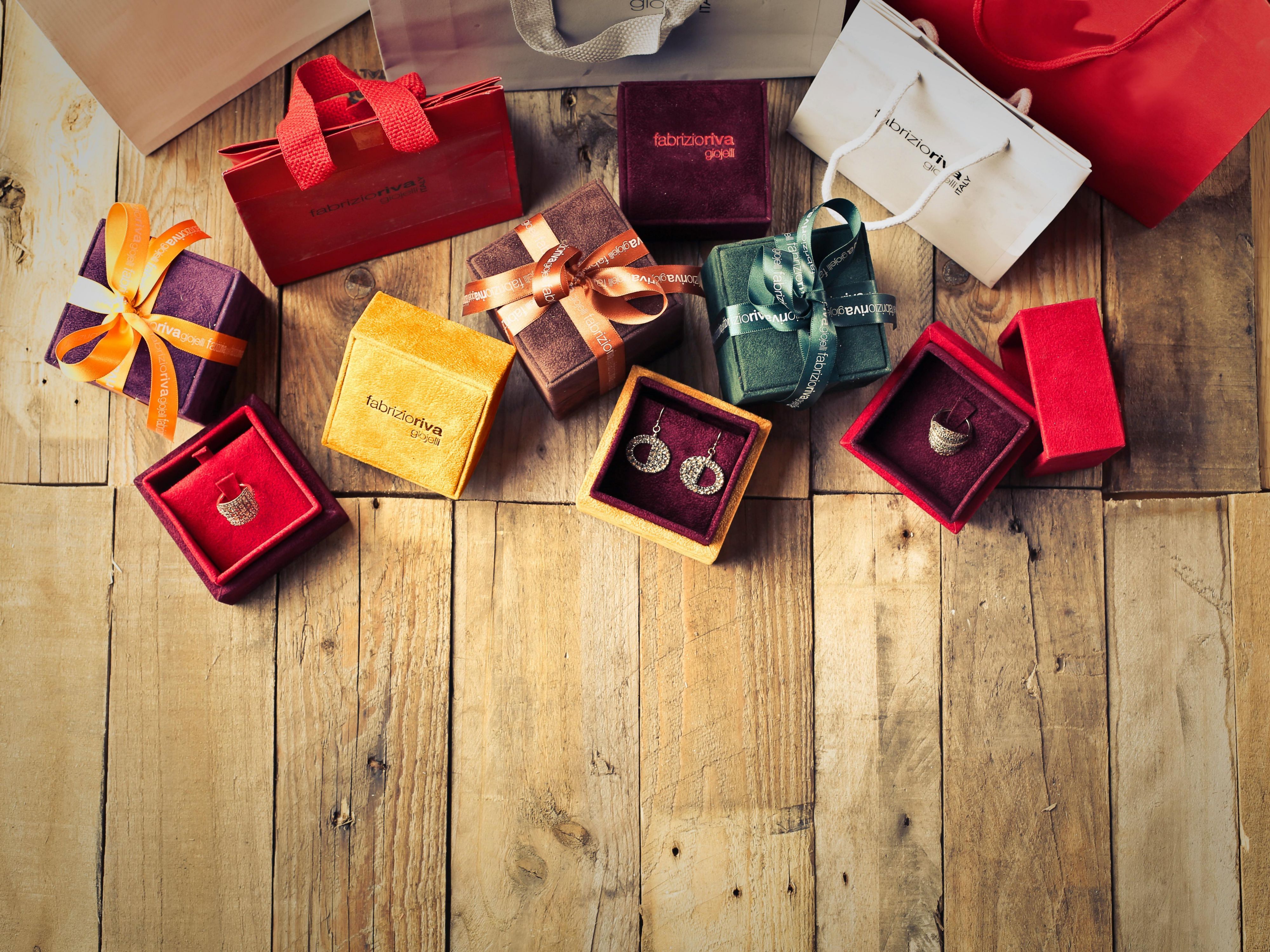 Jumpstart your holiday shopping early this year at this world renowned shopping mall offering a unique assortment of high end boutiques and extraordinary dining options. 