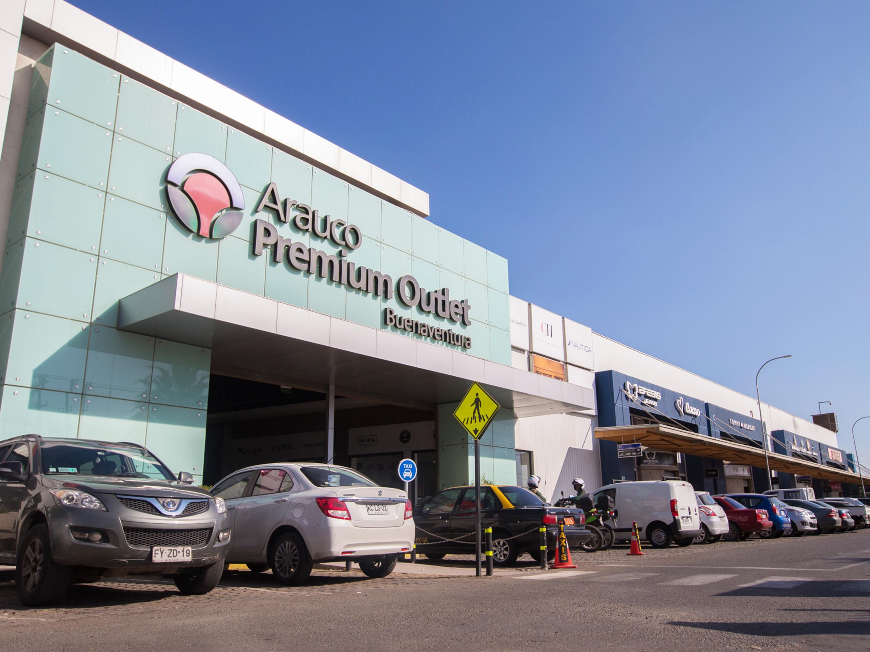 For shopping, head to Buenaventura-Quilicura zone. You will find 2 outlet malls with a varied selection of retail stores (Nike, Polo Ralph Lauren, Puma, Rapsodia). Easton Outlet and Arauco Premium Outlet Buenaventura. The address is Presidente Eduardo Frei Montalva 9709, Quilicura.