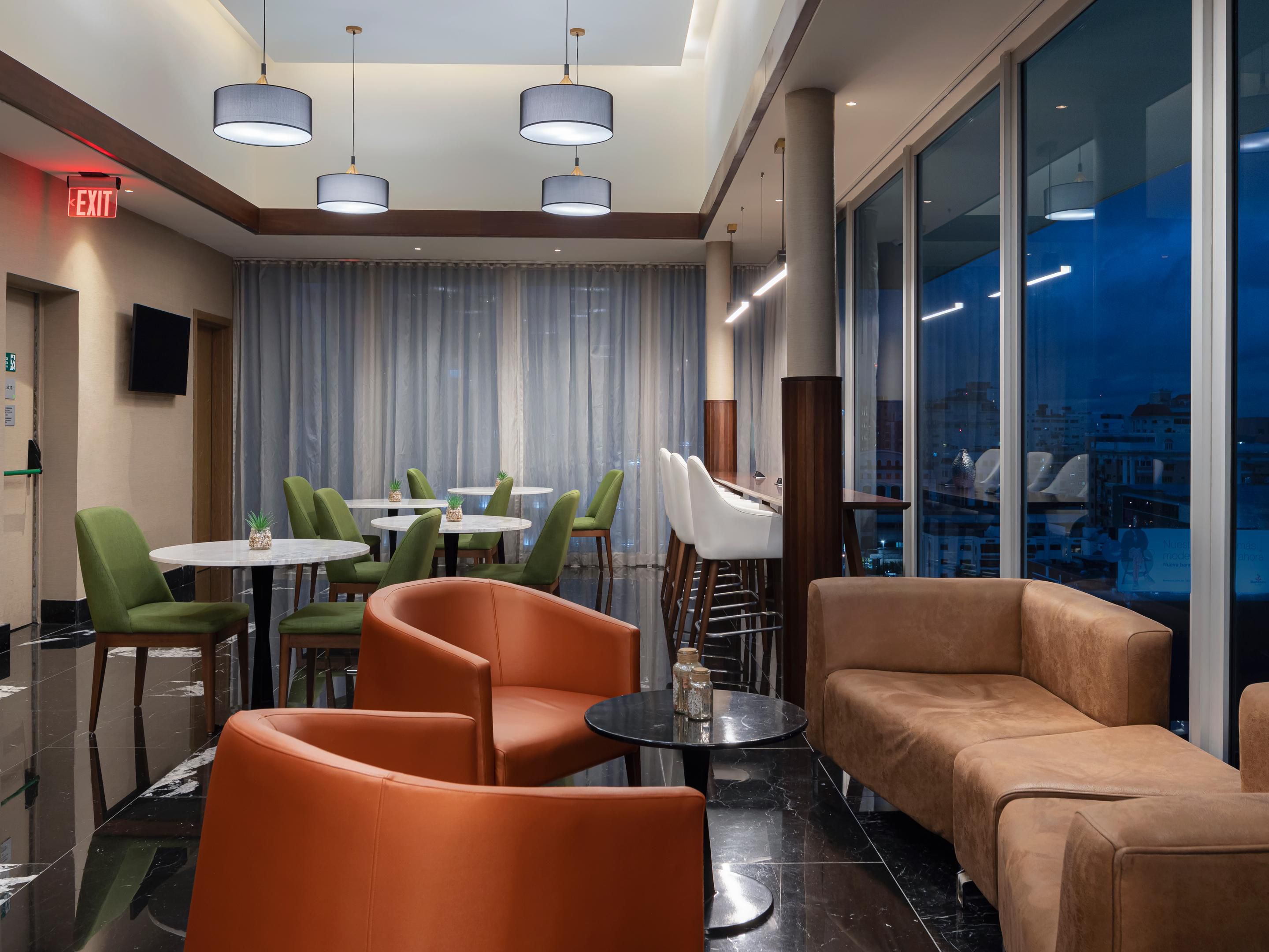 Everything you need to stay productive — our 24/7 facility helps you work efficiently, day or night. Print documents, check email, and access high-speed internet, ensuring you stay connected and on track.