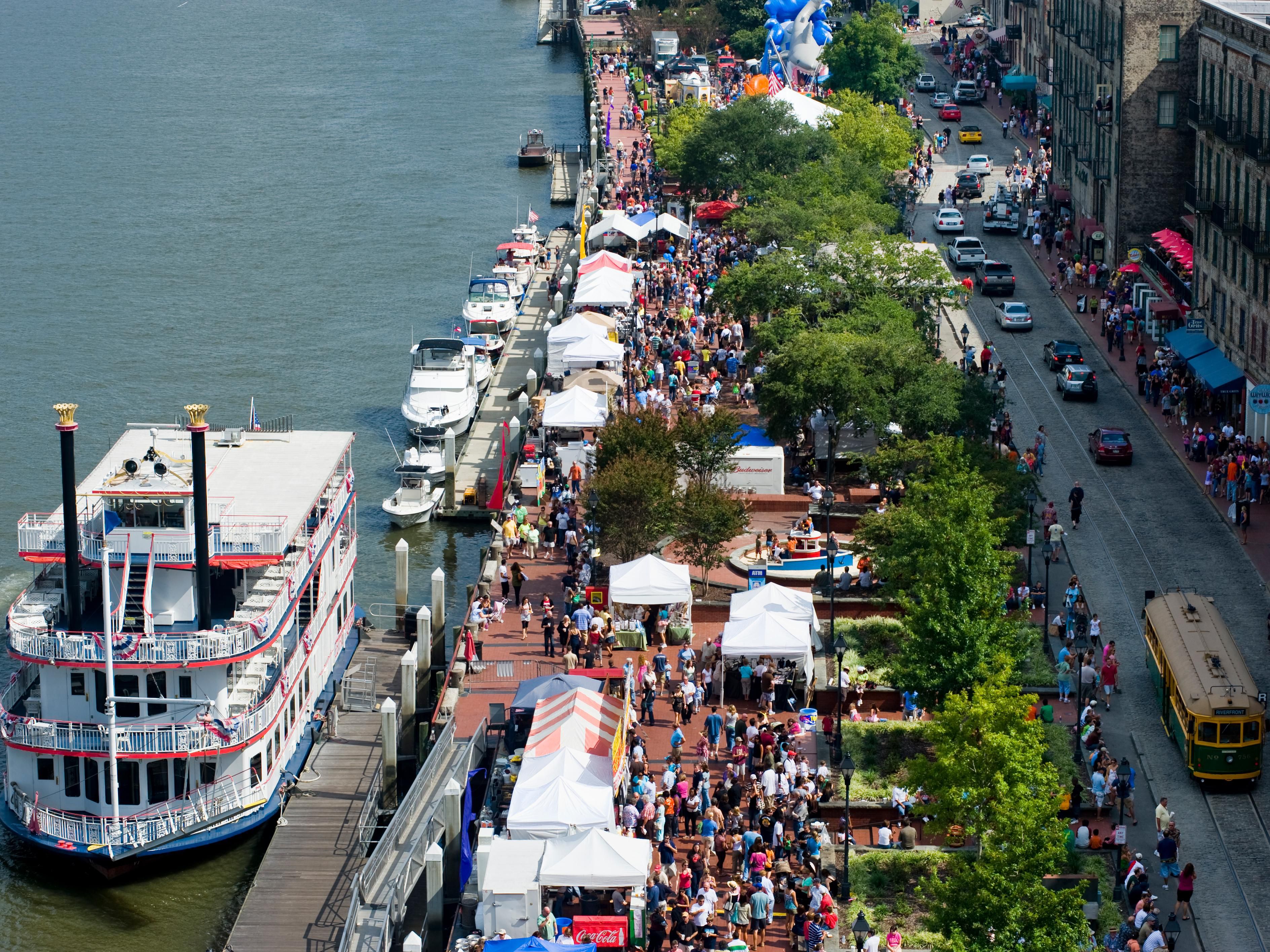 Stay at the premier Savannah hotel within walking distance to Plant Riverside District, District Live, City Market, and countless other historic attractions.