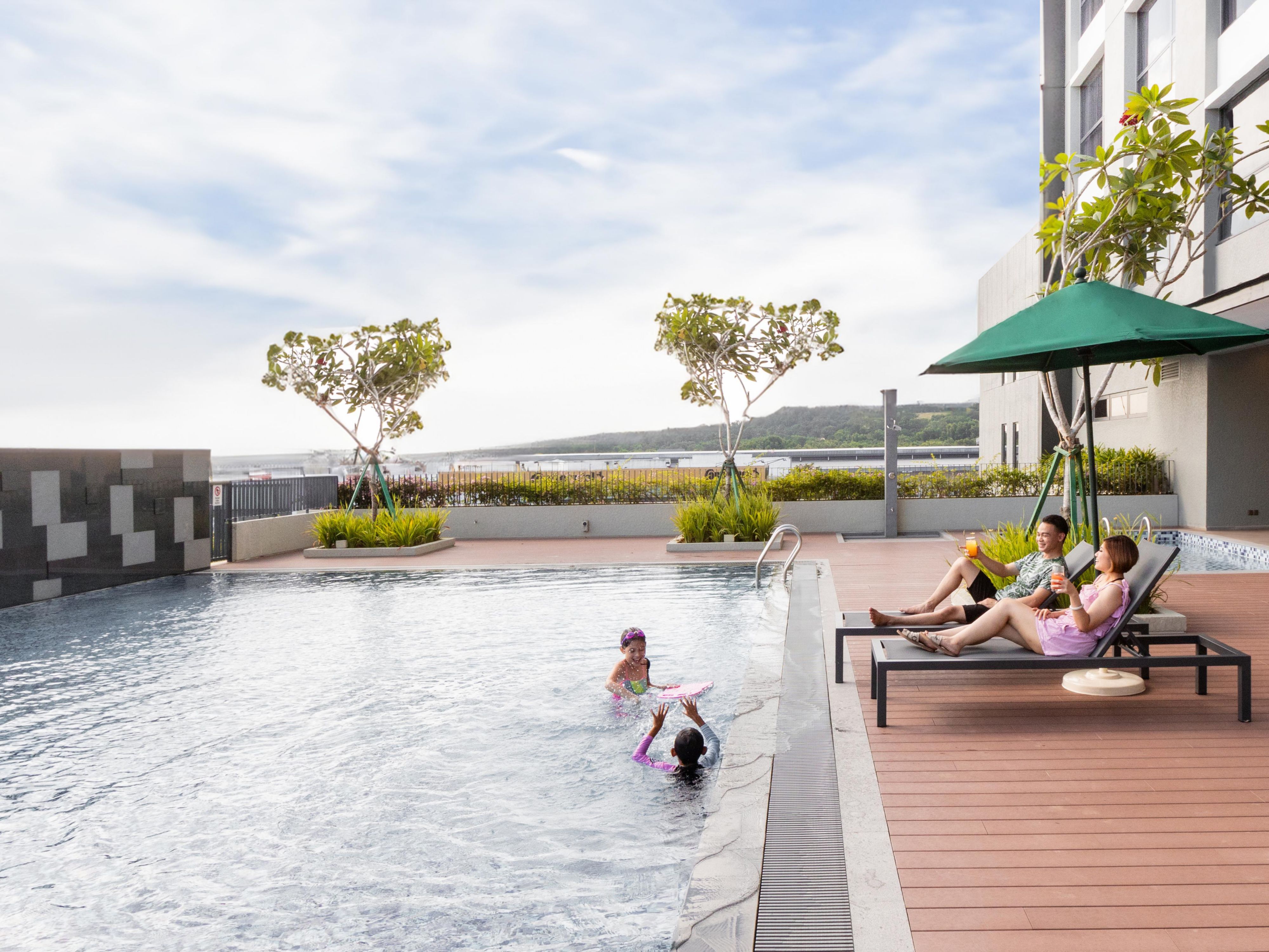 Holiday Inn Sepang Airport Swimming Pool