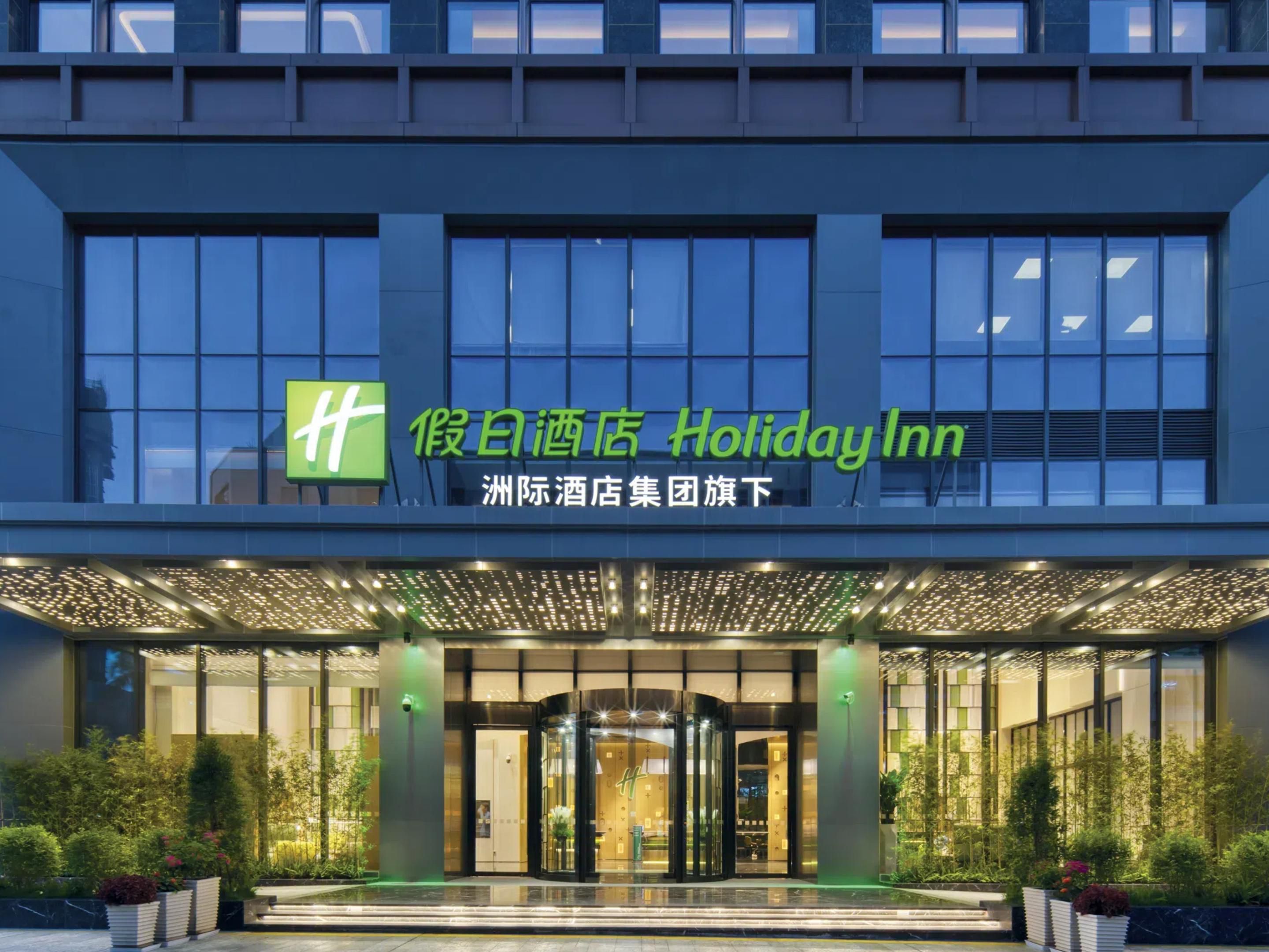 Guests can purchase direct bus tickets from the hotel to Hong Kong at 8:30 AM, 2:30 PM, and 7:30 PM, and board at the designated location at the hotel.