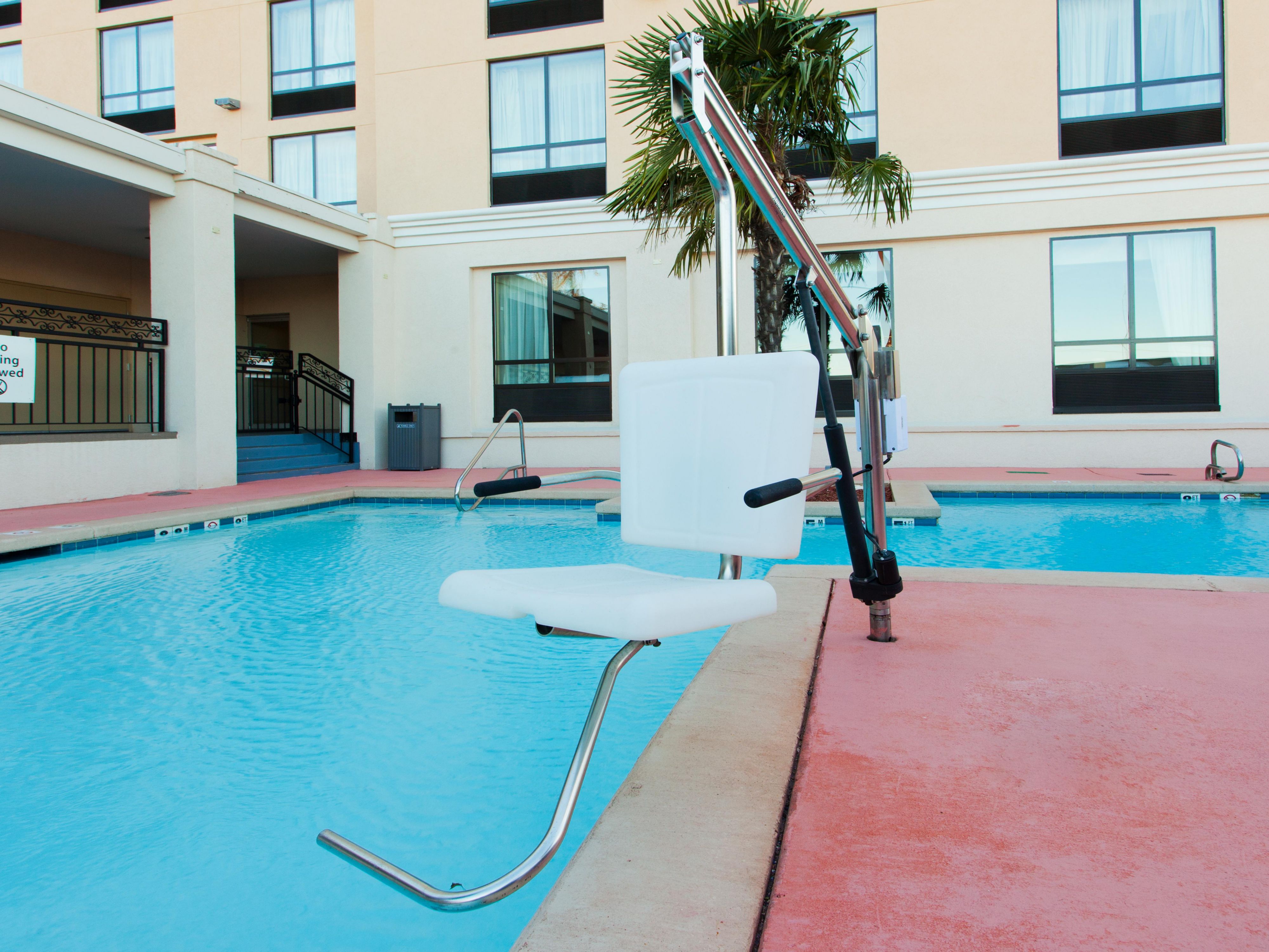 Dive into relaxation at Holiday Inn Shreveport - Downtown. Our outdoor pool offers a refreshing escape after a busy day exploring Shreveport’s attractions. Whether you’re here for business or leisure, unwind poolside with your favorite drink and soak up the Louisiana sunshine.