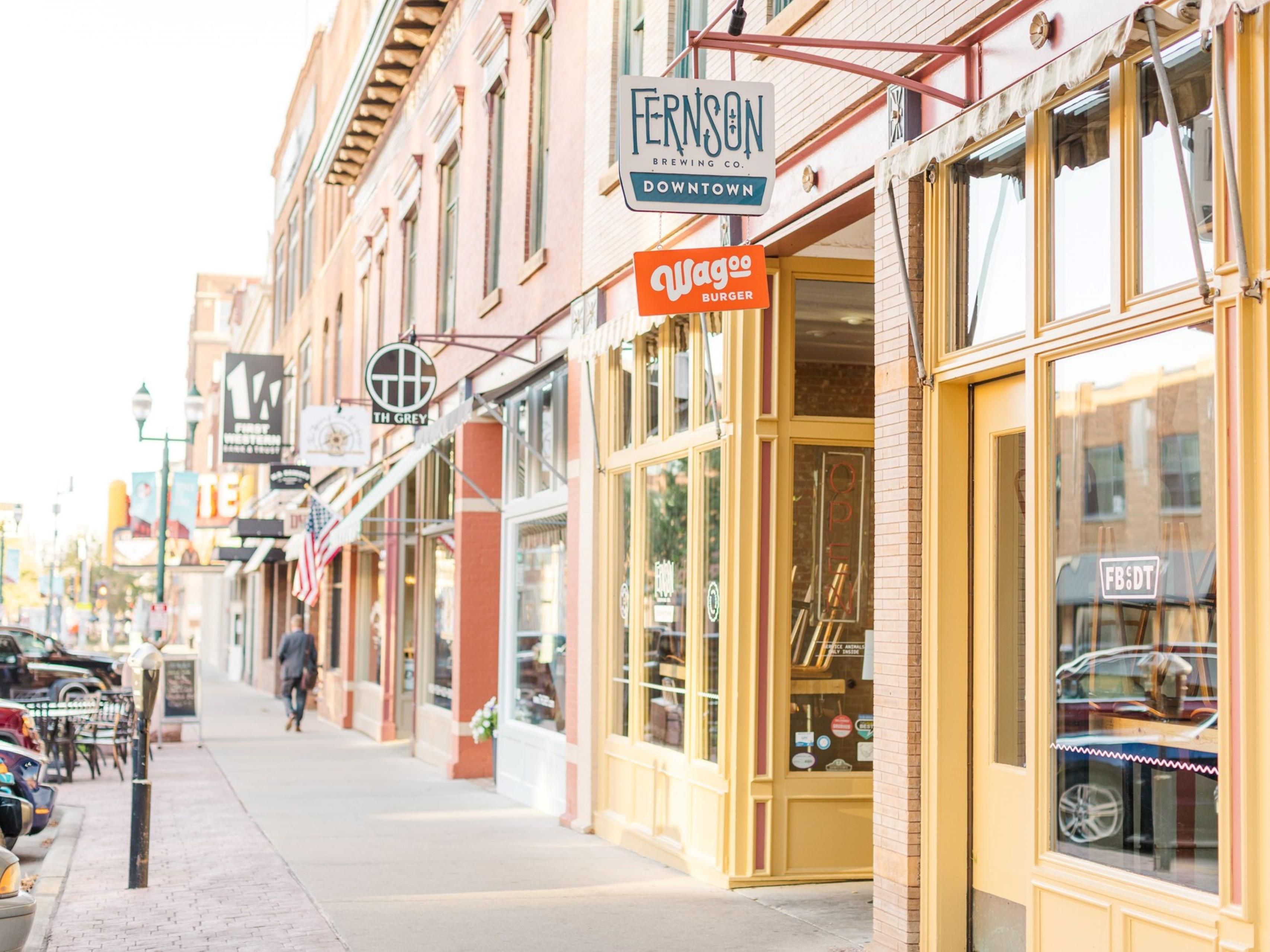 Holiday Inn Sioux Falls City Centre is in the heart of it all! Surrounded by popular local attractions including Downtown Sioux Falls, Levitt at the Falls, SculptureWalk, Washington Pavilion of Arts & Science,  and many more.