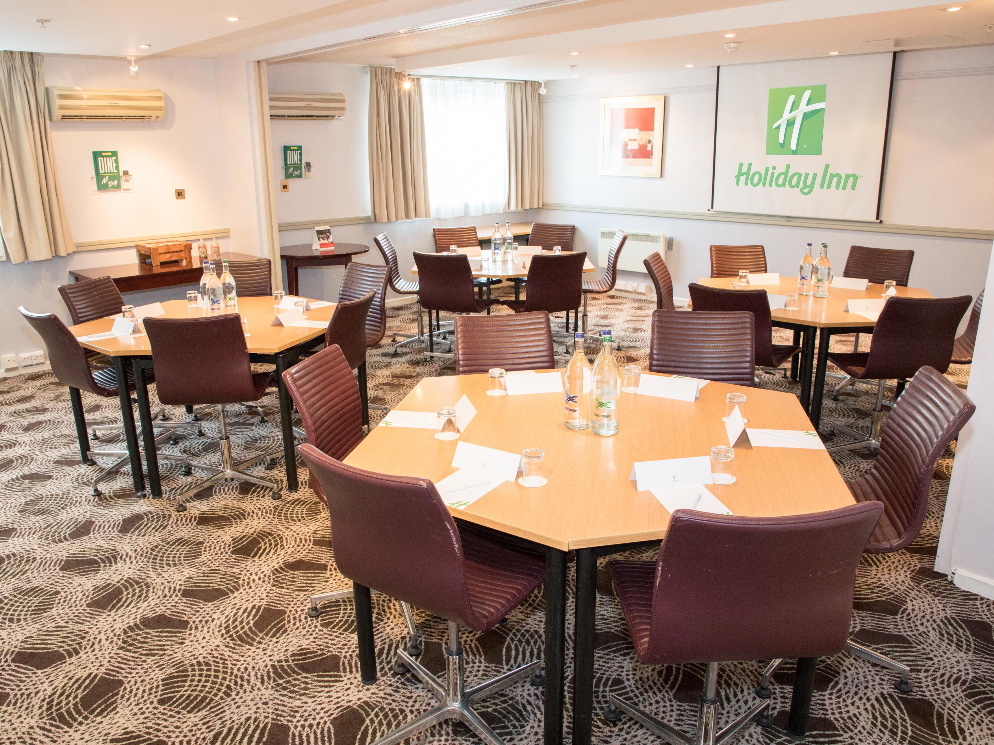 We have a range of meeting rooms available to suit any corporate requirement. So, if you're looking for a productive meeting space in Slough for interviews, larger presentations or conferences, our hotel meeting facilities have it all.