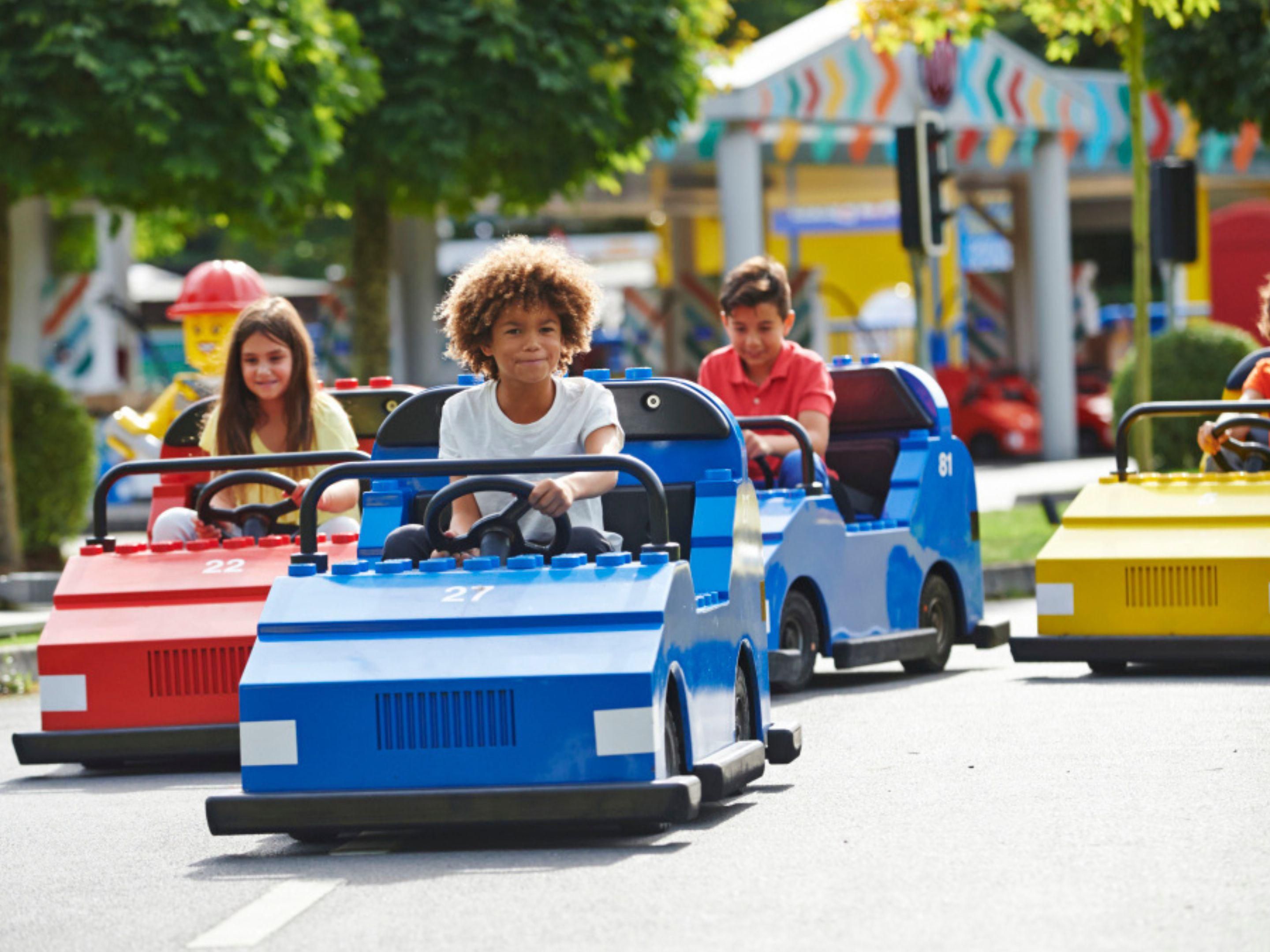 Our hotel is perfectly located close to Legoland Windsor Resort and Windsor Castle. Enjoy a family-friendly getaway, plus kids under 18 stay and eat free when you book a room. Our spacious rooms provide the comfort and convenience you need for a memorable family trip. Book now to explore all the exciting attractions that our location has to offer.