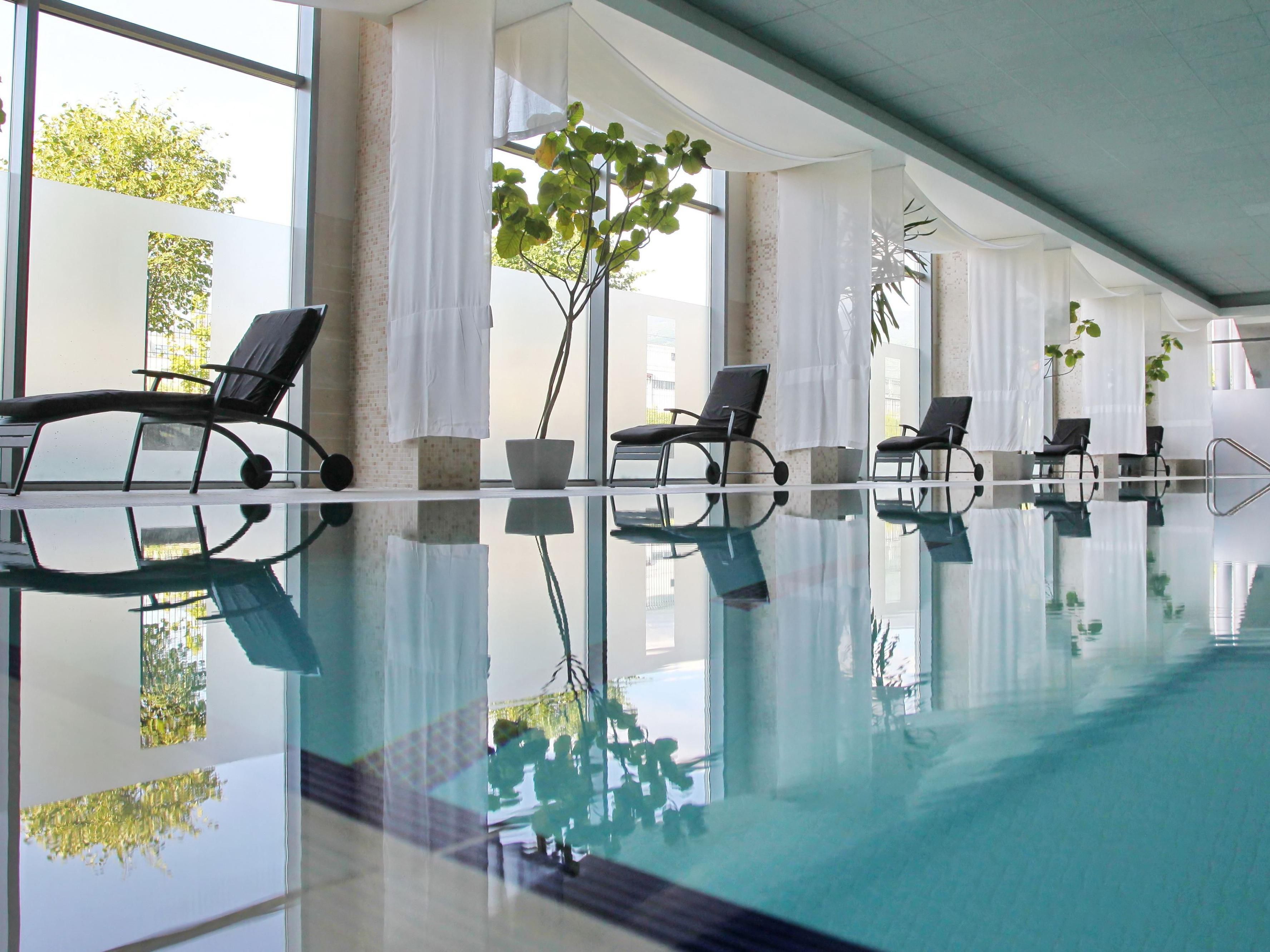 The finest leisure club in Sofia with a 19m indoor pool with separate children’s pool, indoor and outdoor hot tubs, Sauna, Steam Room, large Gymnasium with Technogym equipment , Solarium, series of tranquil Treatment Rooms with range of pampering Spa treatments (aroma therapies and massages)  and La Biosthetique Hairdressing Salon.