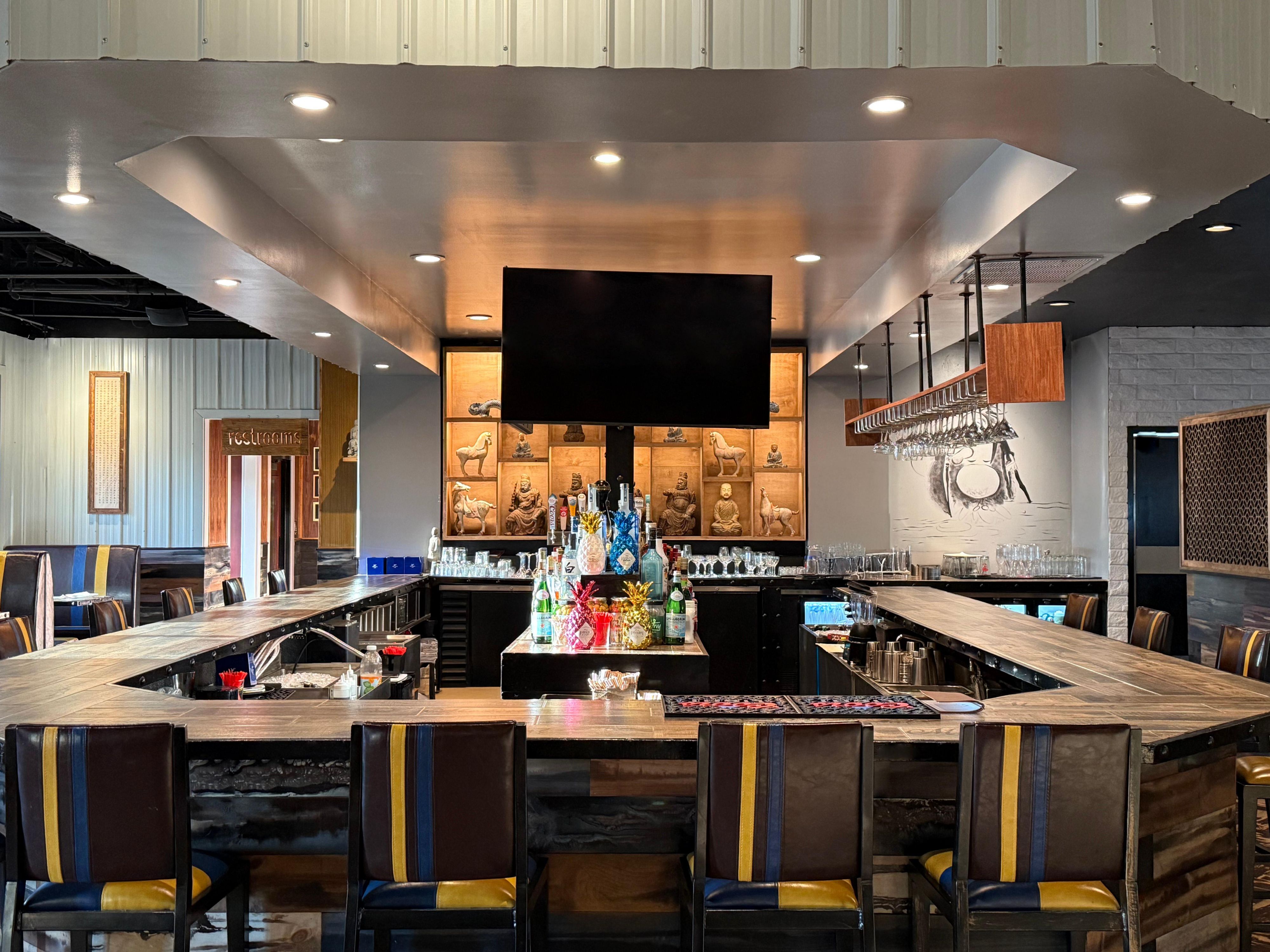 Start your day with a hearty breakfast at Continental Café and then savor bold flavors for lunch and dinner at Inchin’s Bamboo Garden. Inspired by Calcutta’s Indo-Chinese traditions, this restaurant delivers authentic tastes with global flair, creating a delightful and unique dining experience to enjoy throughout your stay.