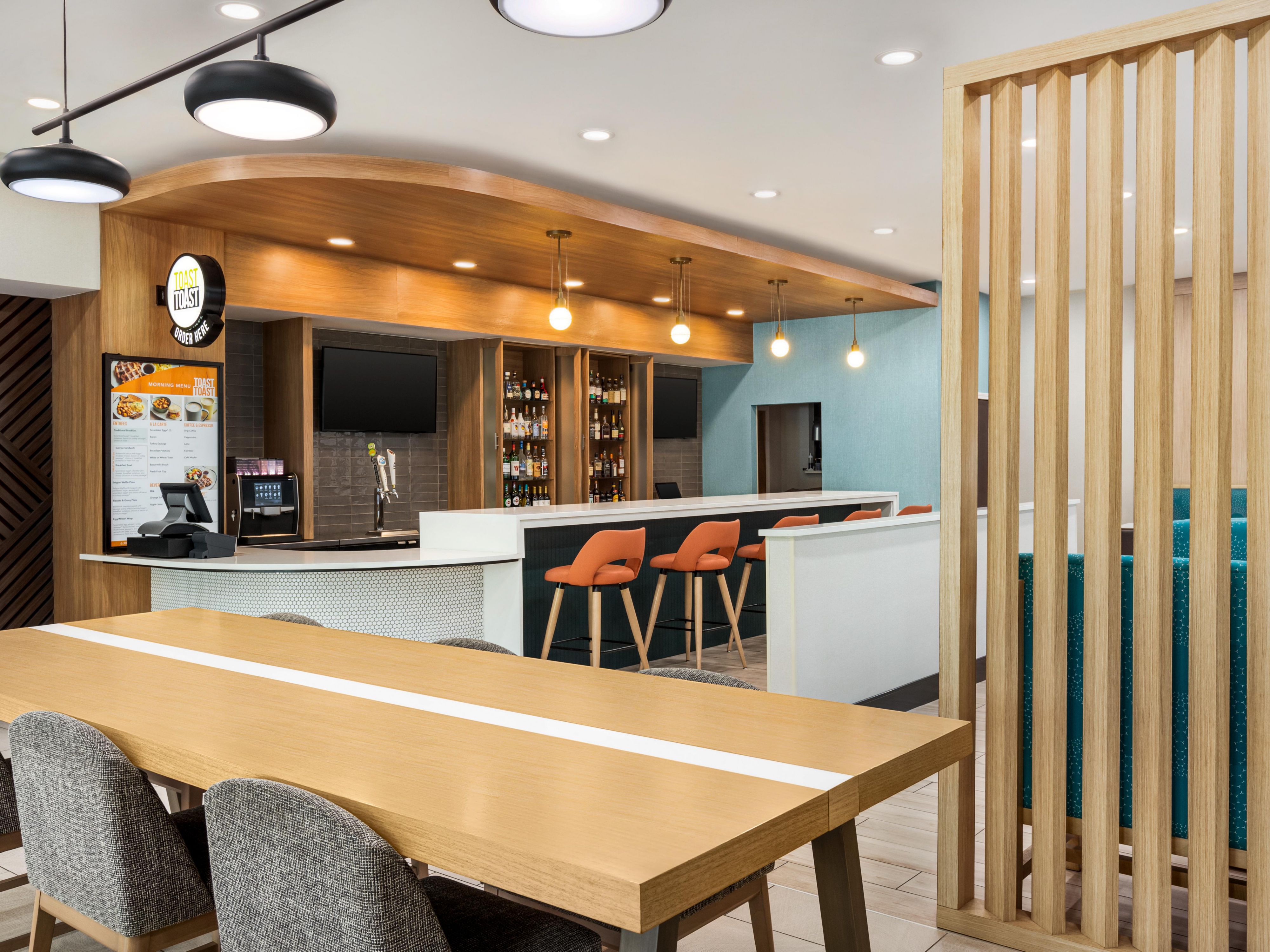 Experience comfort and convenience at our full-service Southington hotel with amenities to meet your needs and service that exceeds expectations. Fuel up with a hearty breakfast and wind down with dinner and drinks at our onsite restaurant, Toast to Toast, where you never have to leave the property, kids 11 and under eat free with paying adult.
