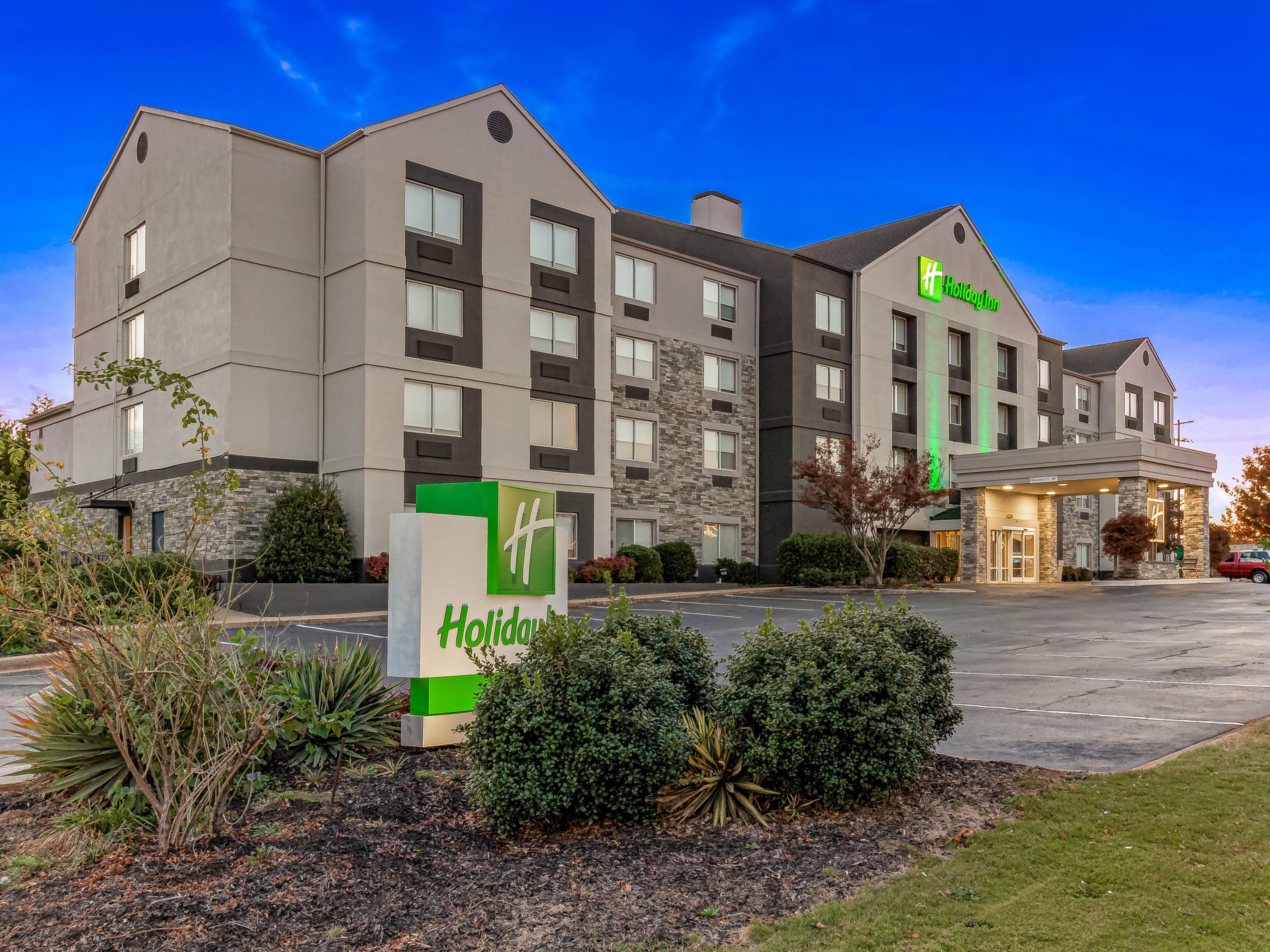 Situated off I-85 and near I-26, our hotel offers proximity to Downtown Spartanburg, the Stars Center, top healthcare facilities, and major universities – perfect for business, healthcare, or campus visits. Plus, enjoy access to nearby attractions like Tyger River Park, Gaffney Outlet Marketplace, Croft State Park, and the Chapman Cultural Center.