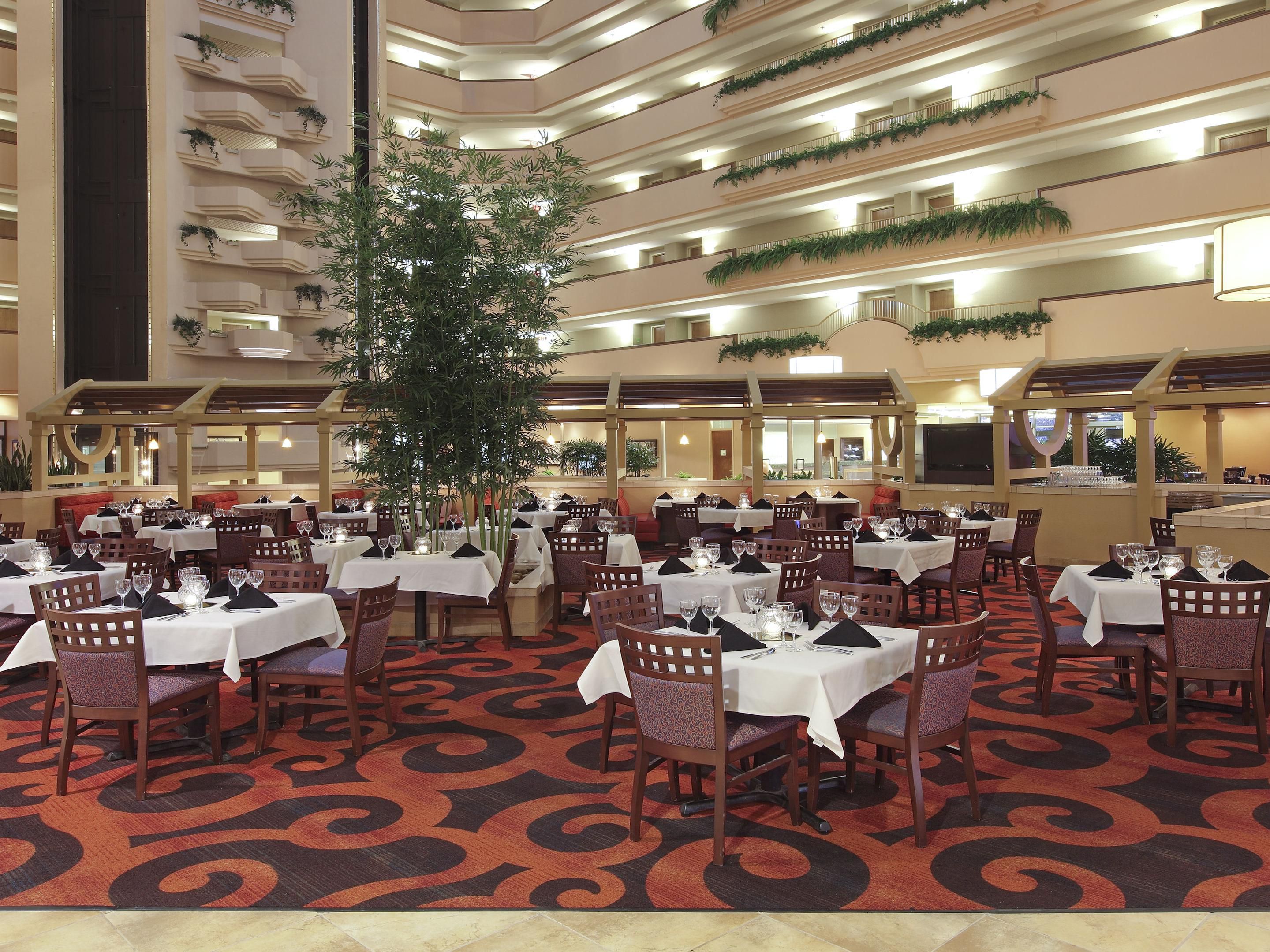 We offer delicious dining options right in our hotel. Fuel your day with morning favorites at Tiffany Grille, in our bright and airy Atrium. Savor dinner at the Fountain Court, where expertly prepared dishes and drinks blend with a relaxed and friendly ambiance. Or you may choose to grab & go.