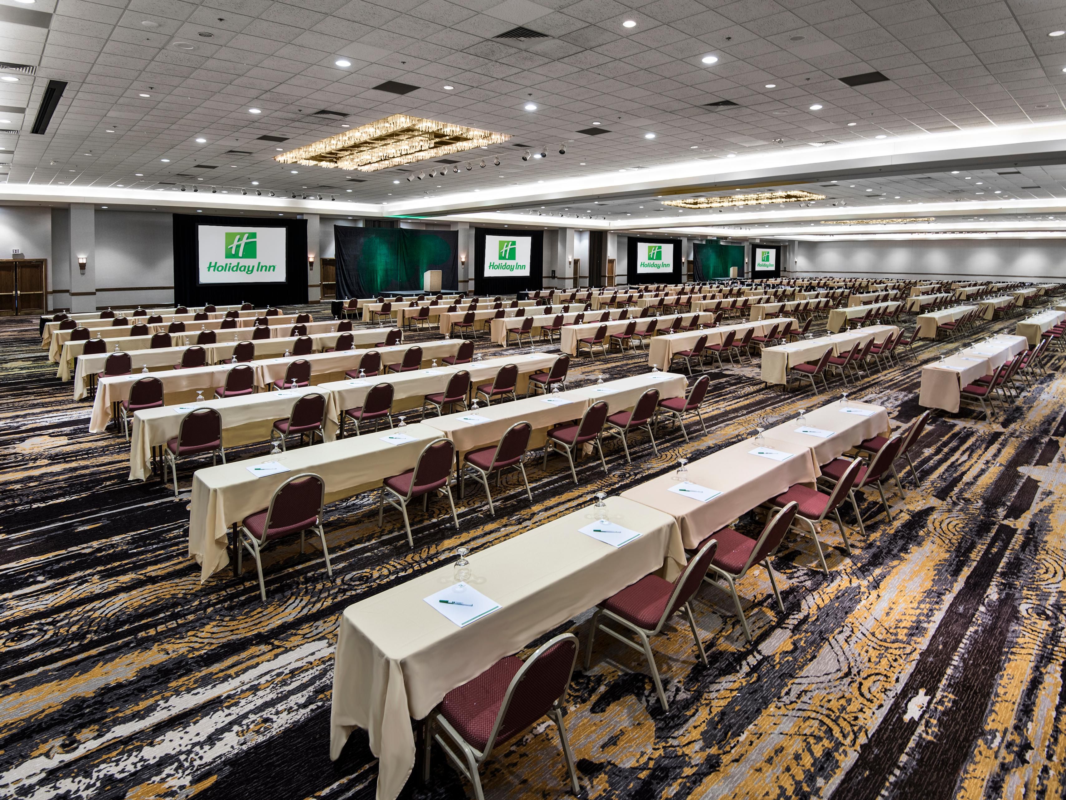 Elevate meetings and events at our Springdale/Fayetteville Area hotel with exquisite catering. Our culinary team specializes in creating menus that suit any event, from business conferences to elegant receptions. Whether coffee service for a morning meeting or a full banquet for a grand gala, our catering will make your event the talk of the town.