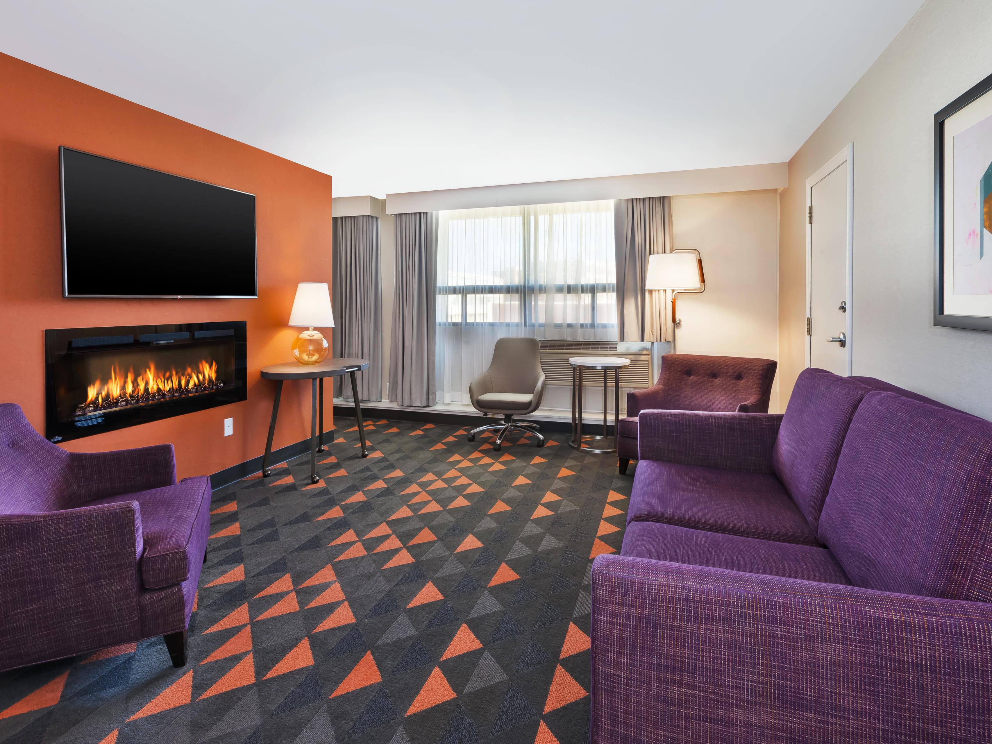 Living area in our King Bed suite  with fireplace and sofa bed 