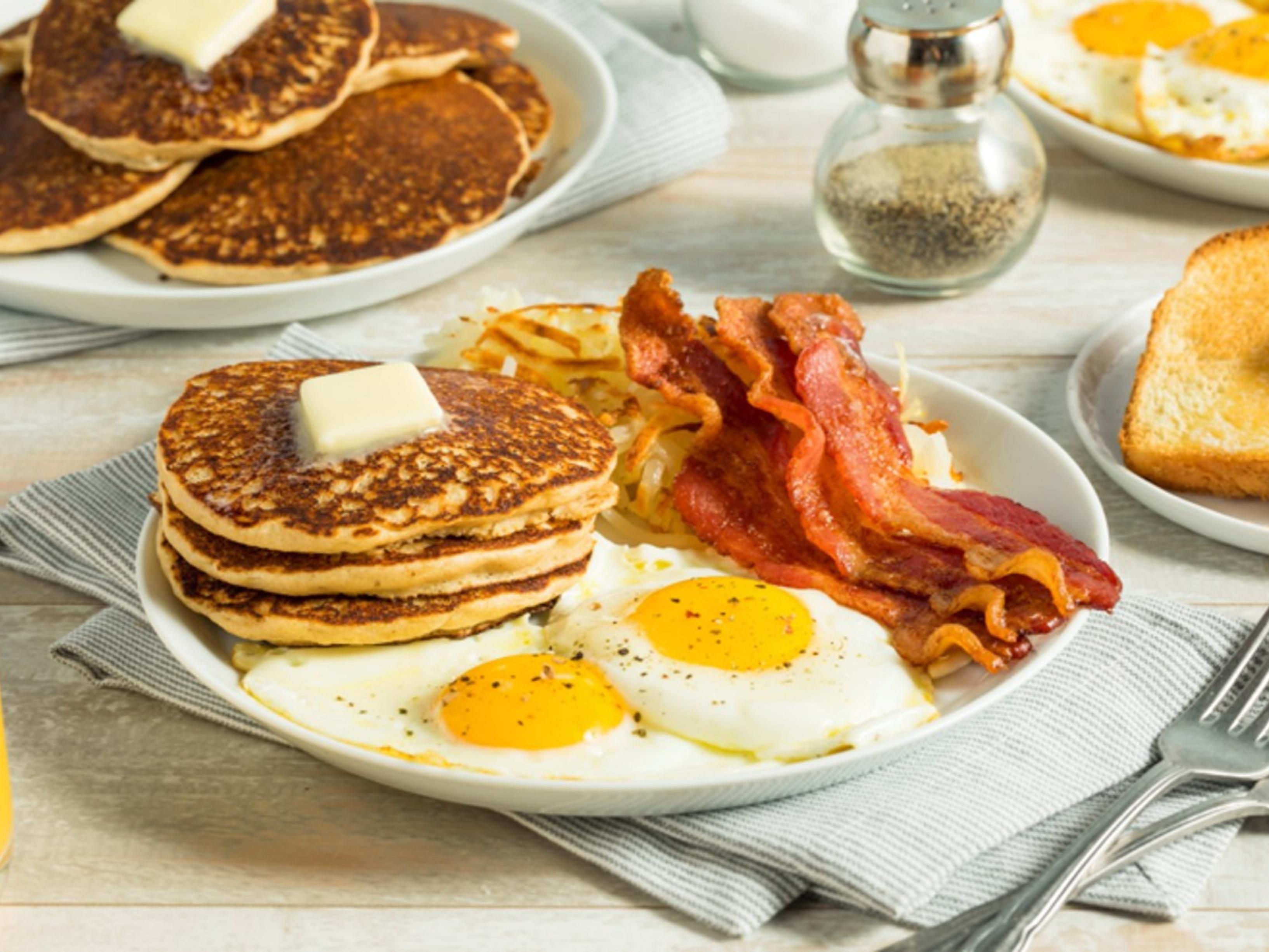 Start your day at Wakey Wakey, open daily from 6:30 AM to 11:00 AM, serving up guest favorites like the Sunset Scramble, Breakfast Sammie, and lighter options such as egg white omelets and the Parfait Bowl. Plus, treat yourself to a relaxing start with a cocktail. Breakfast packages are available for purchase at an additional cost.