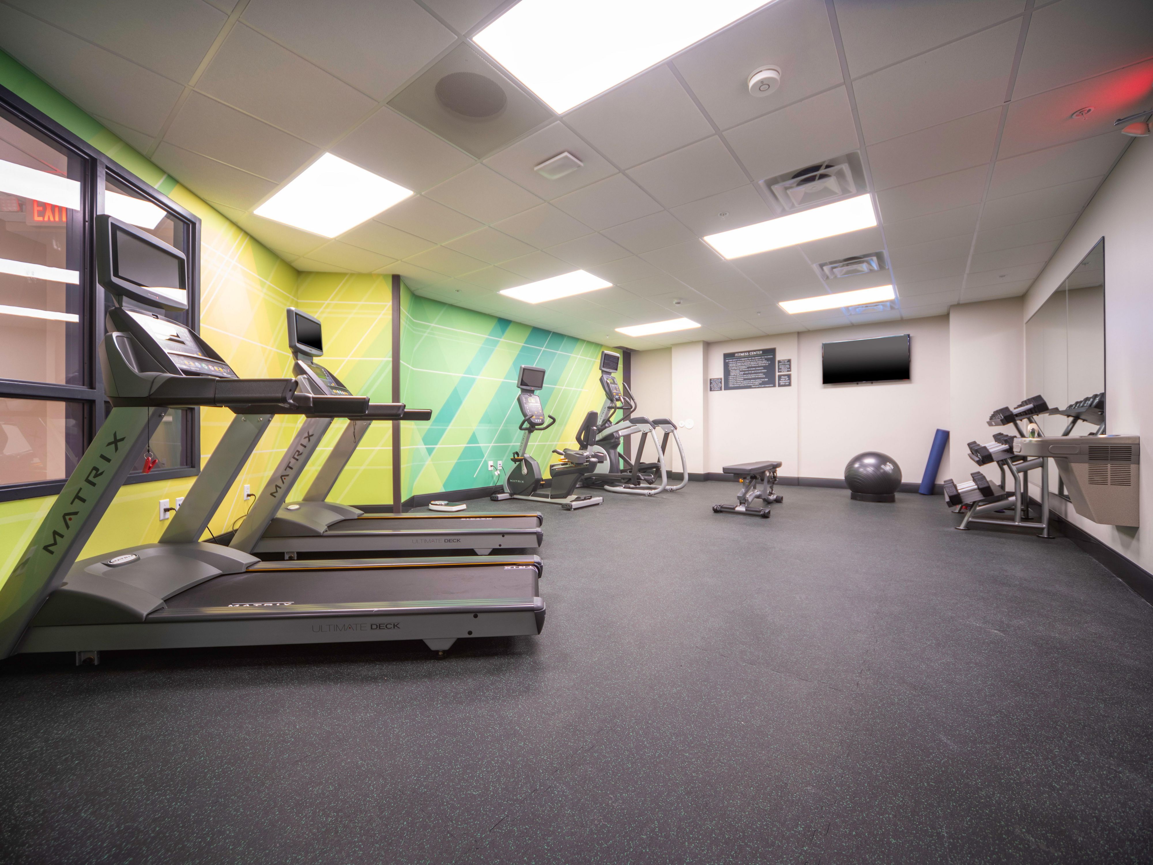 Stay active and energized in our fully equipped Fitness Center, conveniently available 24 hours. Whether you prefer a cardio workout or a strengthening session with free weights, our Fitness Center has everything you need for a satisfying workout.