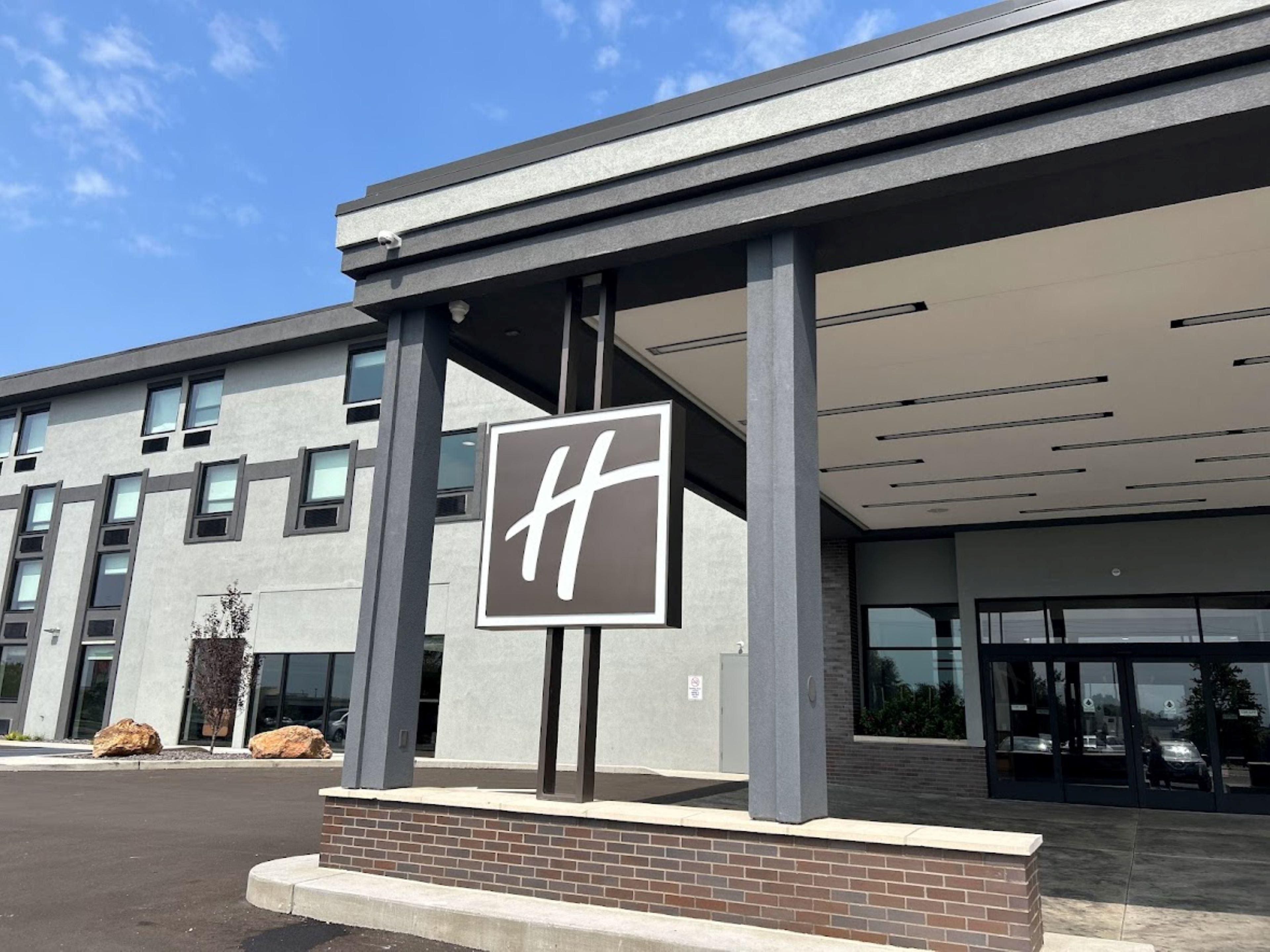 Welcome to our stylish St. Louis Hotel SW - Route 66. 