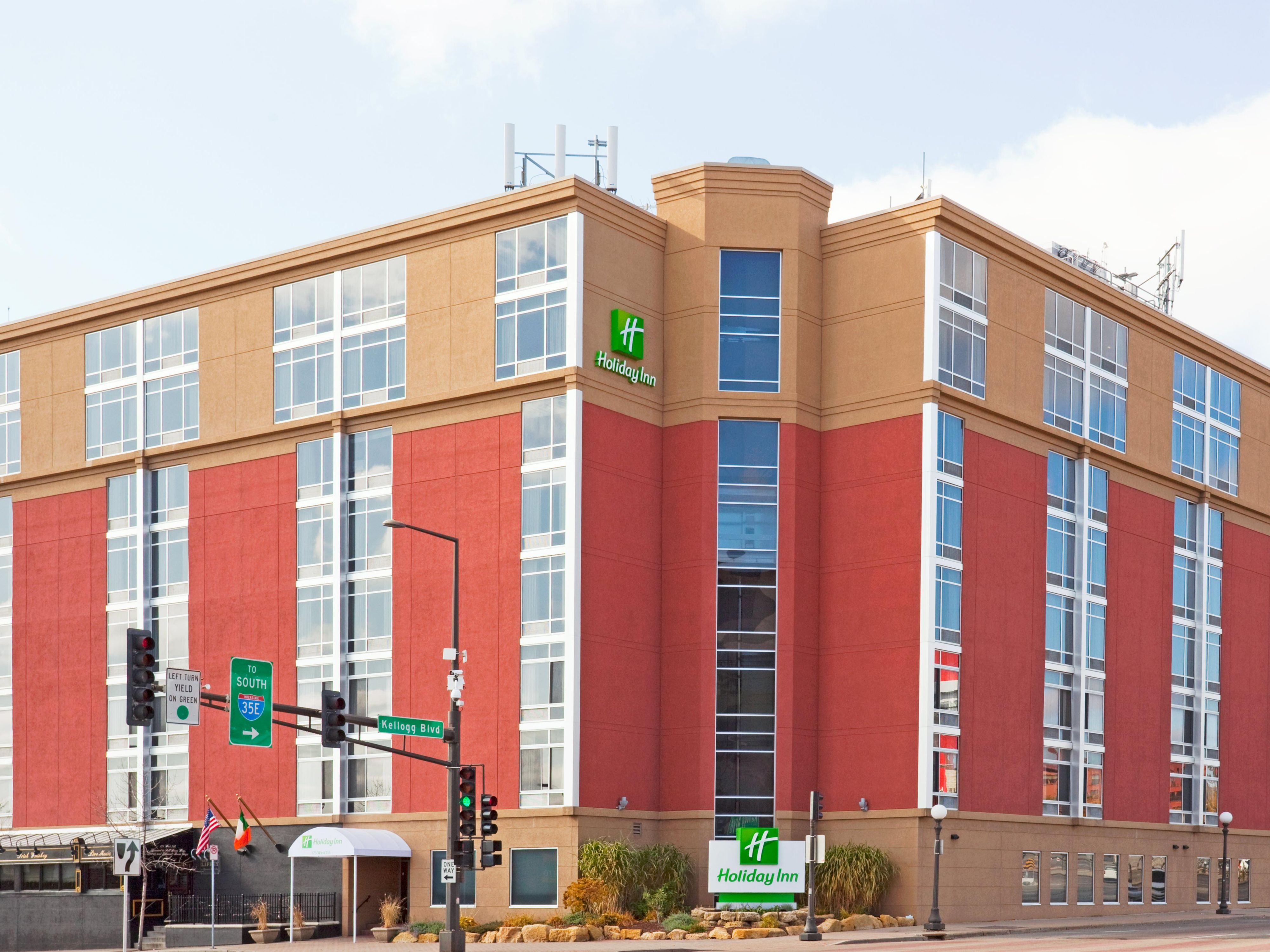 Experience comfort and convenience with thoughtful amenities at our St. Paul hotel with a pool and hot tub. Plus, stay active in our 24-hour Fitness Center, enjoy complimentary Wi-Fi, and explore the area with ease thanks to our friendly staff and free shuttle service within a 5-mile radius .