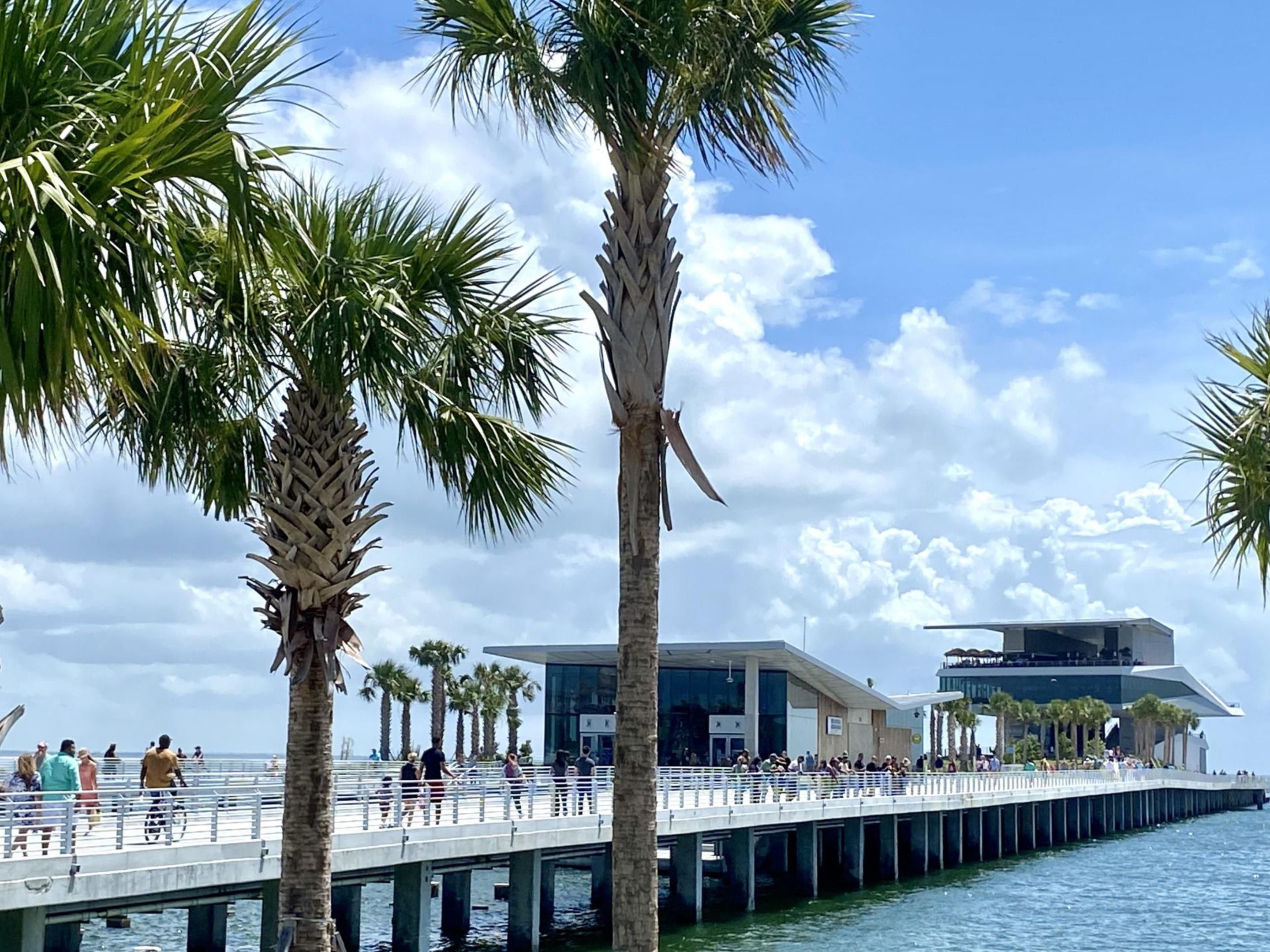 Welcome to the new St. Pete Pier! This gleaming new attraction on the city’s picturesque waterfront promises limitless fun for everyone, from first-time visitors to long-time residents. Its 26 beautiful acres seamlessly combine the peaceful blue waters of Tampa Bay with the vibrant greenery of downtown St. Peter