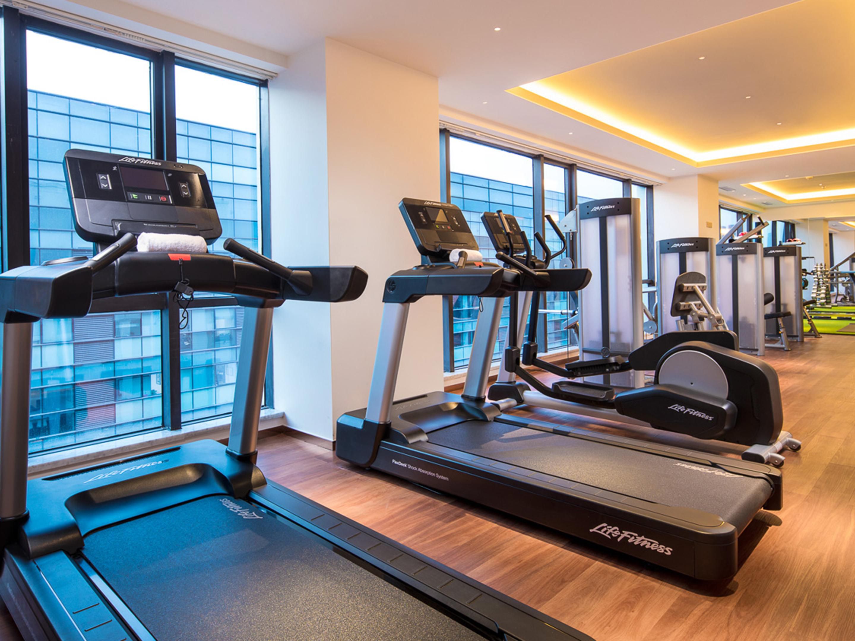 Located on the top floor of the hotel, the gym is fully equipped. The huge floor-to-ceiling glass wall makes the scenery and sunlight more directly visible outside the window, making your fitness effect twice the result with half the effort.