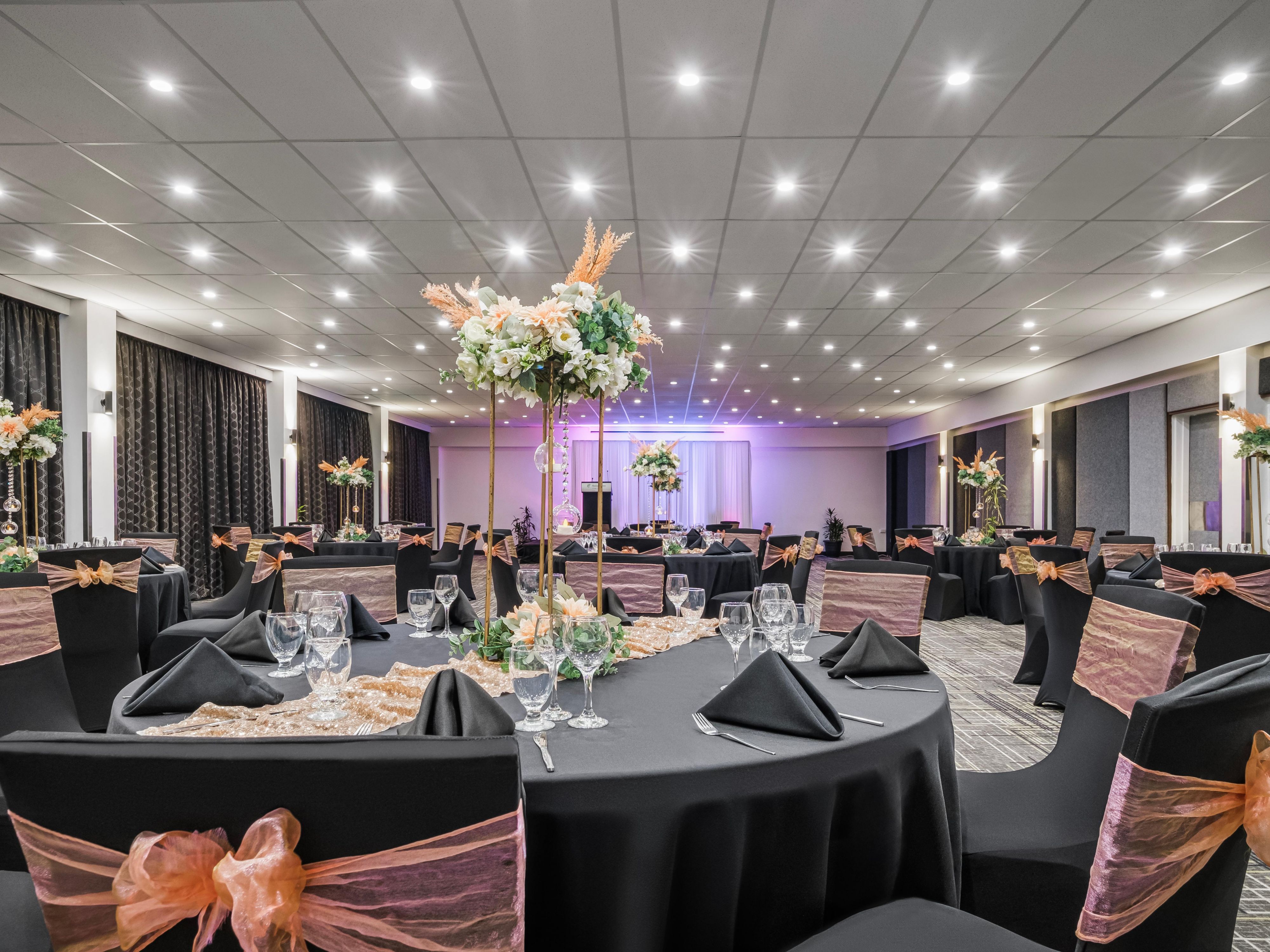 Create the perfect setting for every meeting with personalised
and flexible experiences at Holiday Inn Suva. Enjoy 5% off your bill, earn 2X points with IHG Business Rewards*, and choose from a suite of benefits when you book by 31 March 2025.