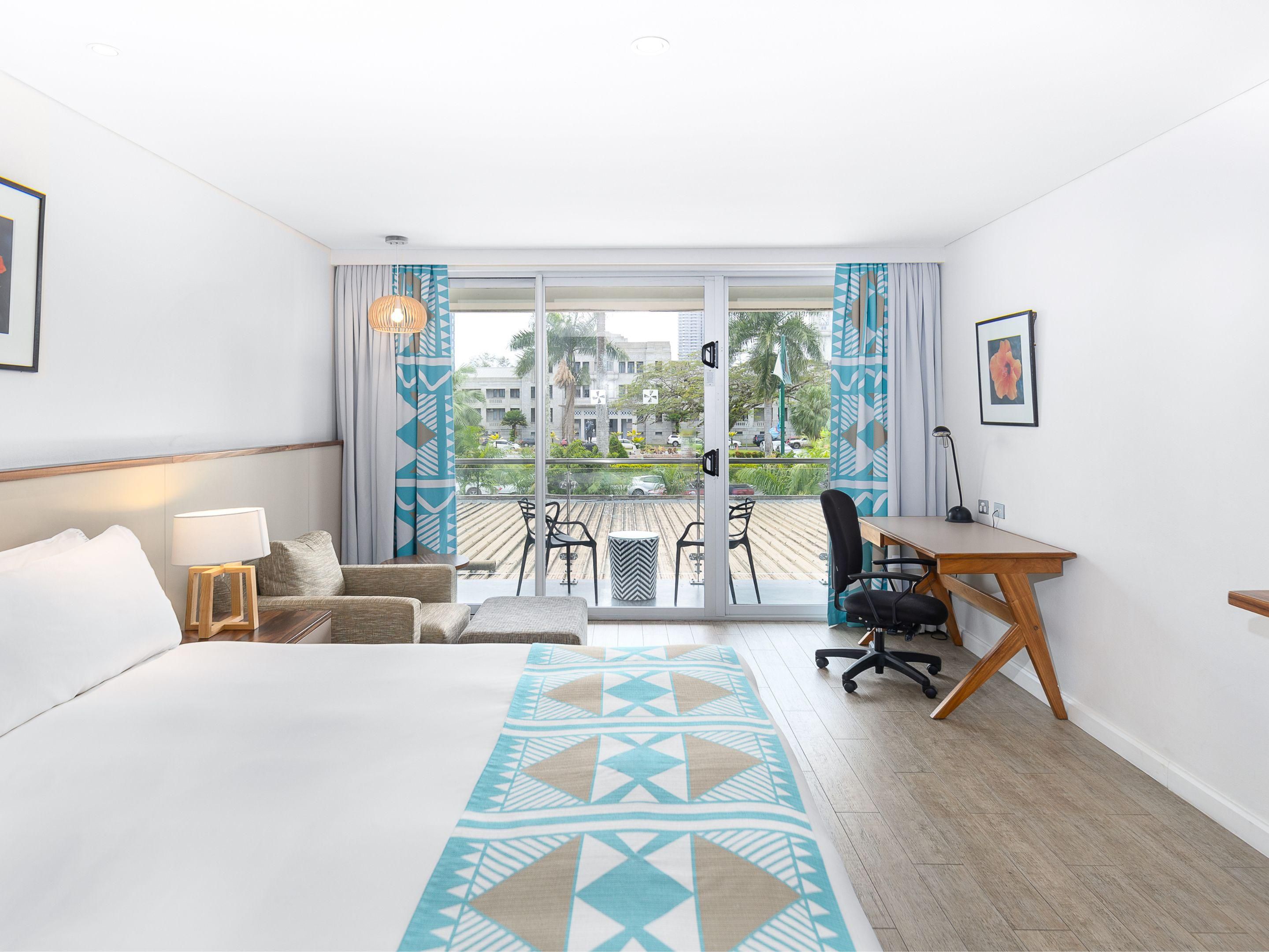 1 King Premium Parliament View Balcony 