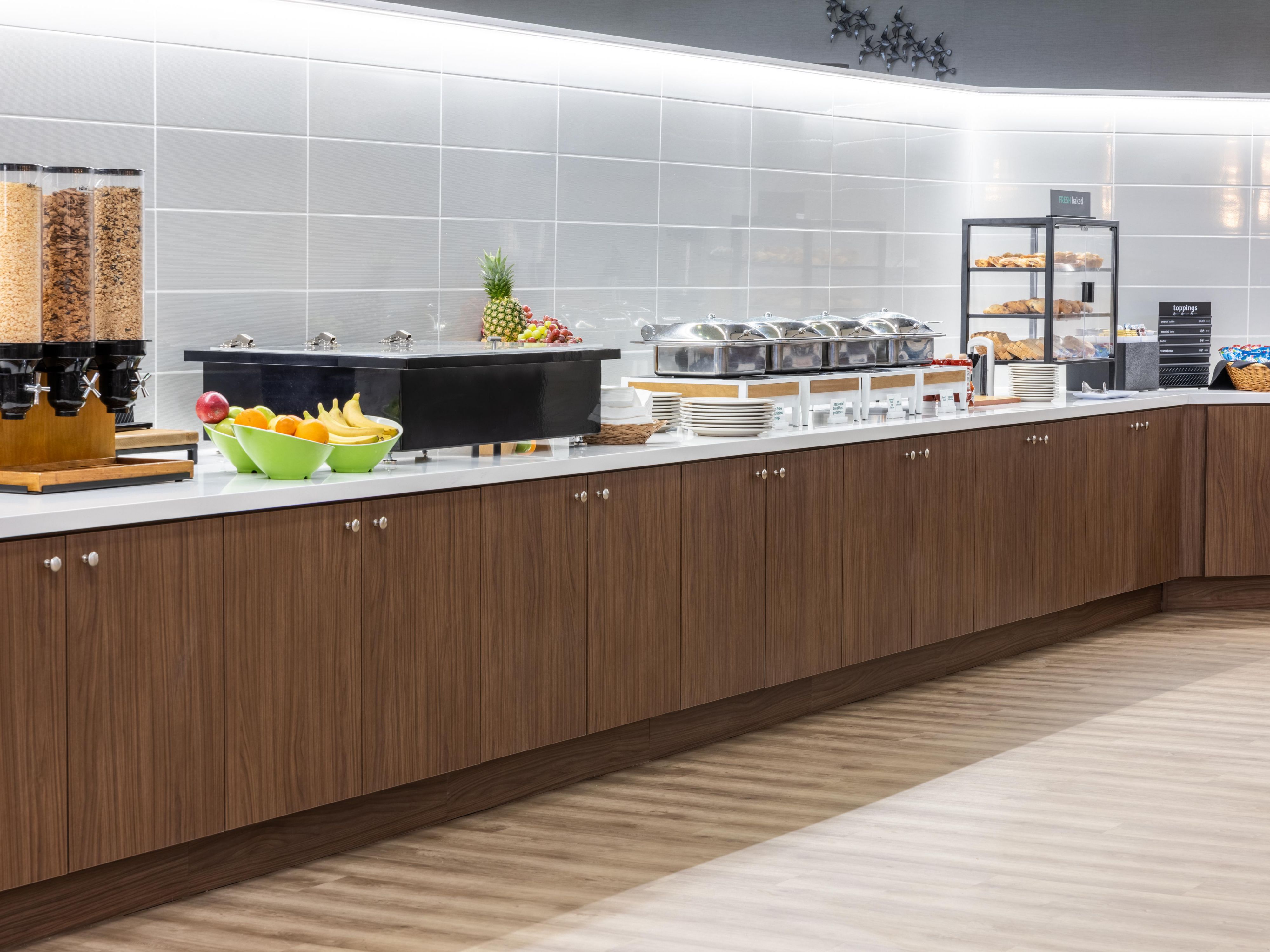 Fuel your day at Center Square Restaurant with our breakfast buffet or choose from our à la carte menu. Savor classic hot and cold items like eggs, bacon, yogurt, cereal, and fruit. Complement your meal with freshly brewed coffee.