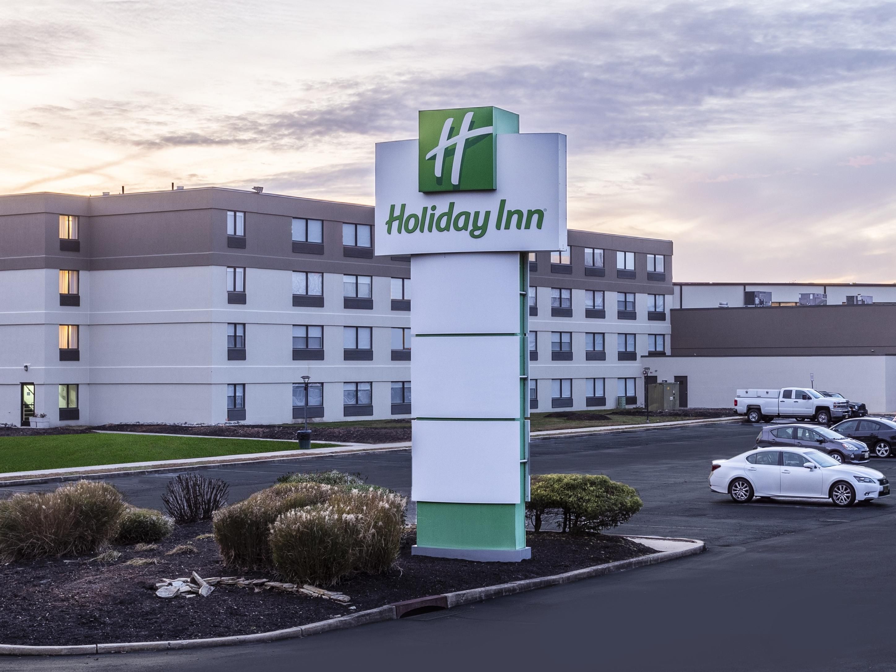 Enjoy a seamless stay in our pet-friendly hotel in Philadelphia with amenities designed for comfort and convenience. Stay active in our 24-hour Fitness Center, relax in our seasonal outdoor pool, and savor meals at our on-site restaurant, where kids under 12 eat free. Plus, enjoy free Wi-Fi, free parking, and flexible meeting space.