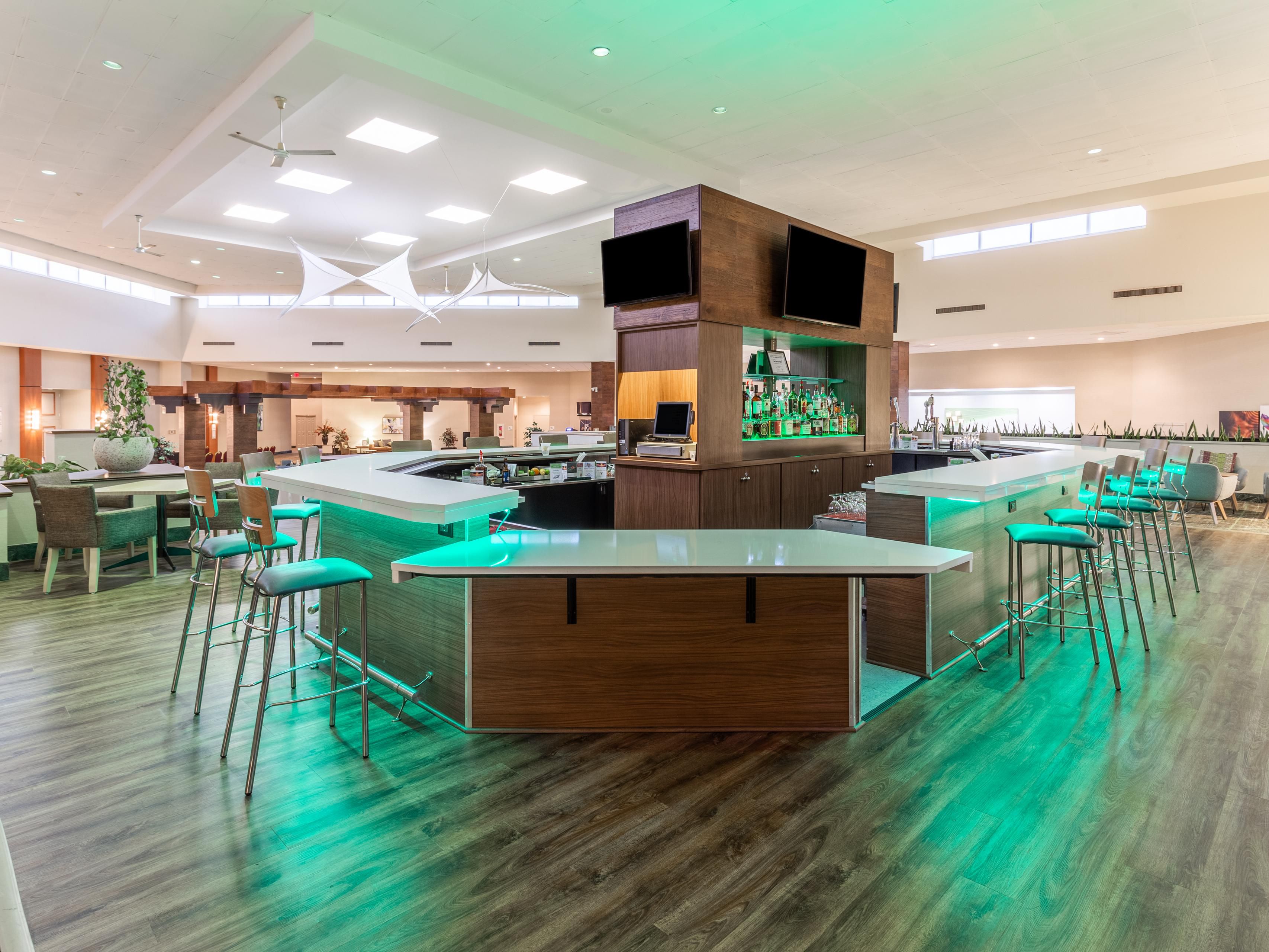 Wind down with a drink at the Center Square Lounge. Enjoy your choice of one draft beer or one glass of house wine for each night of your stay. Open for dinner service Monday through Saturday. Enjoy American bistro style food paired with signature cocktails.