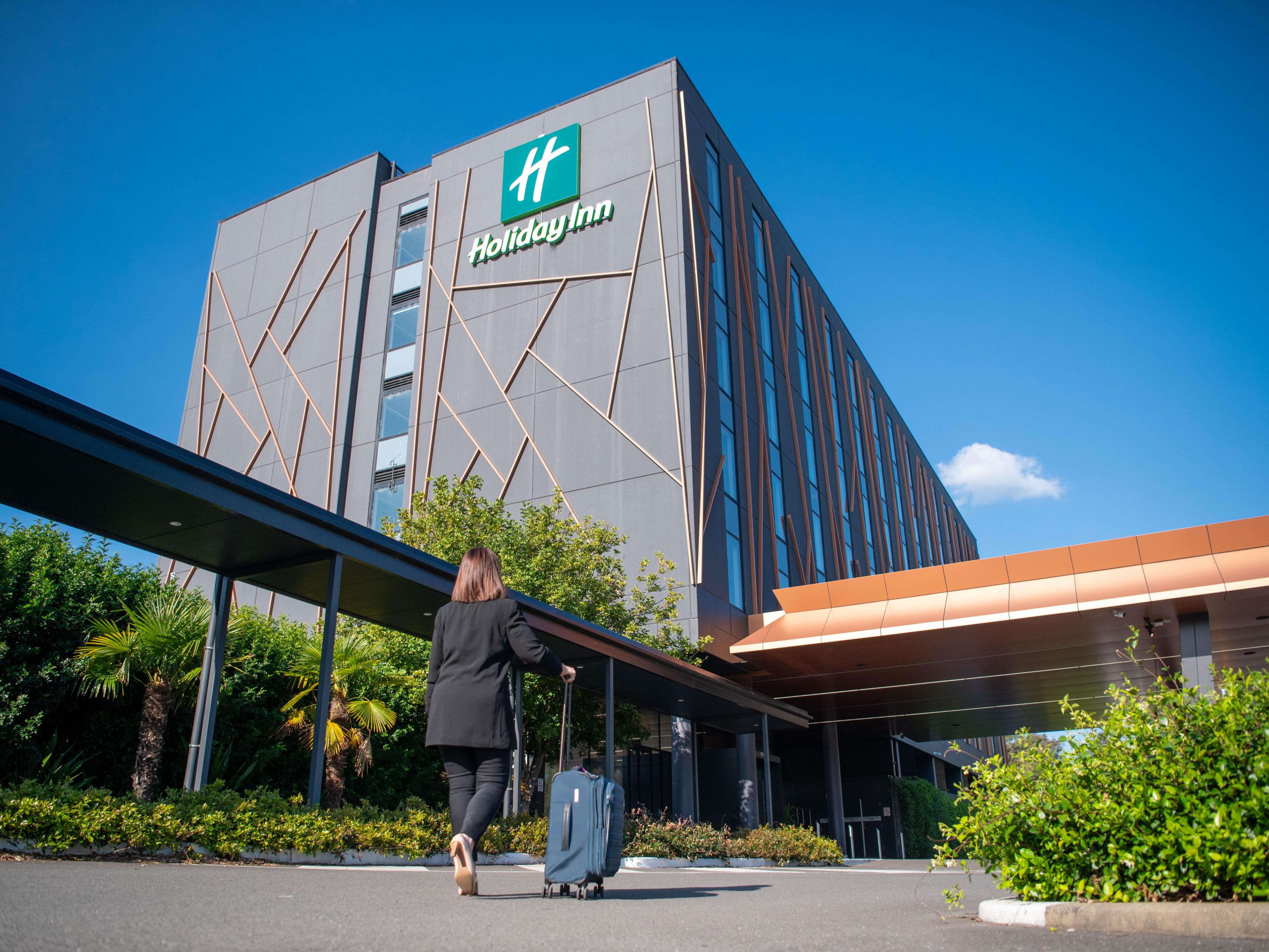 Lively entertainment awaits at our St. Marys hotel, featuring Happy Hours, free live bands, late-night poker, Thursday Trivia, and special school holiday shows. Enjoy a vibrant atmosphere perfect for unwinding or gathering with friends, creating memorable experiences beyond events.