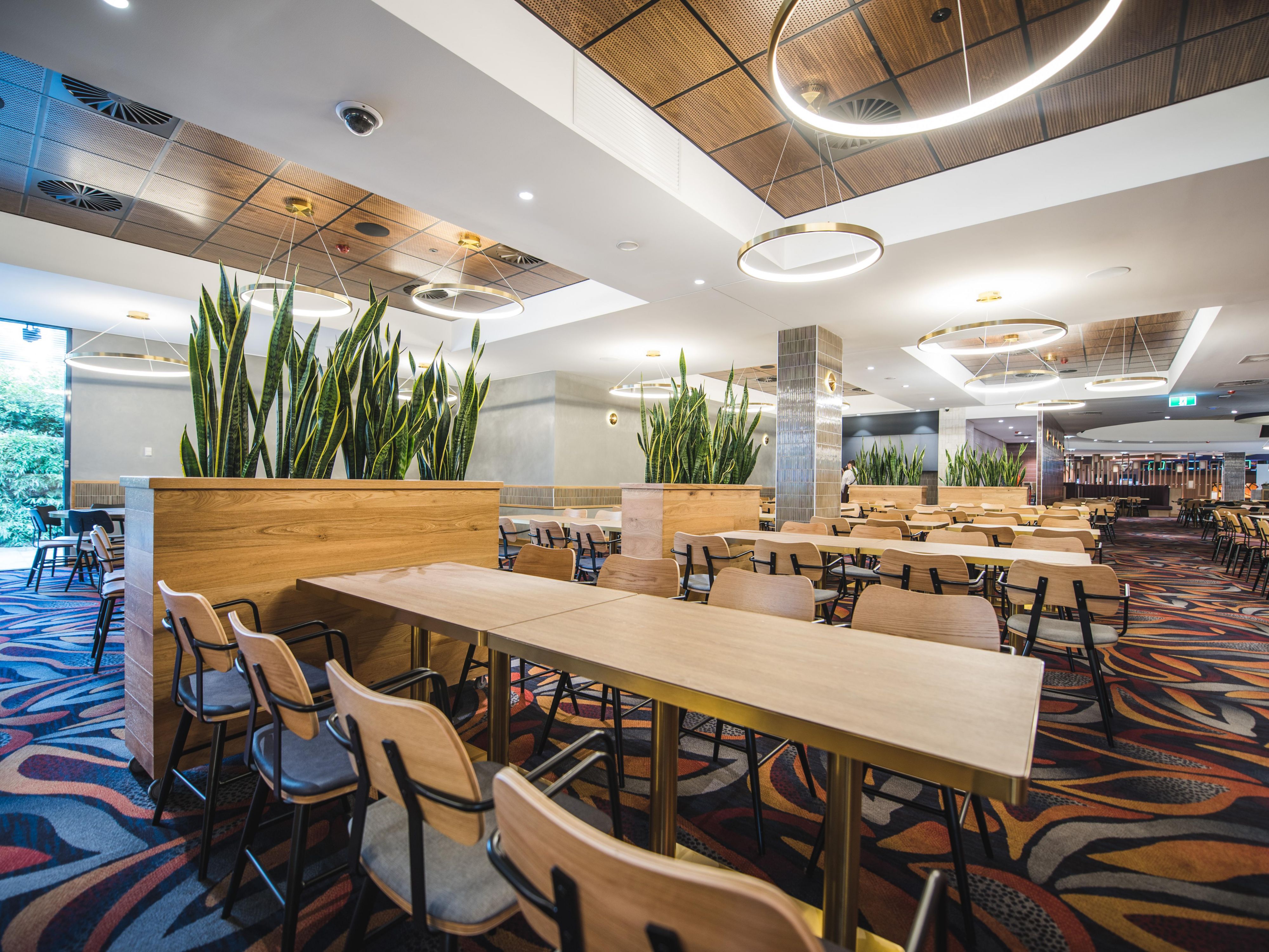 Savour delicious dining experiences at our five restaurants and bars. From casual bites to gourmet delights, our dining options cater to every mood and occasion, ensuring you’ll find the perfect spot to relax and enjoy great food and drinks during your stay. Plus, kids under 12 eat breakfast free!