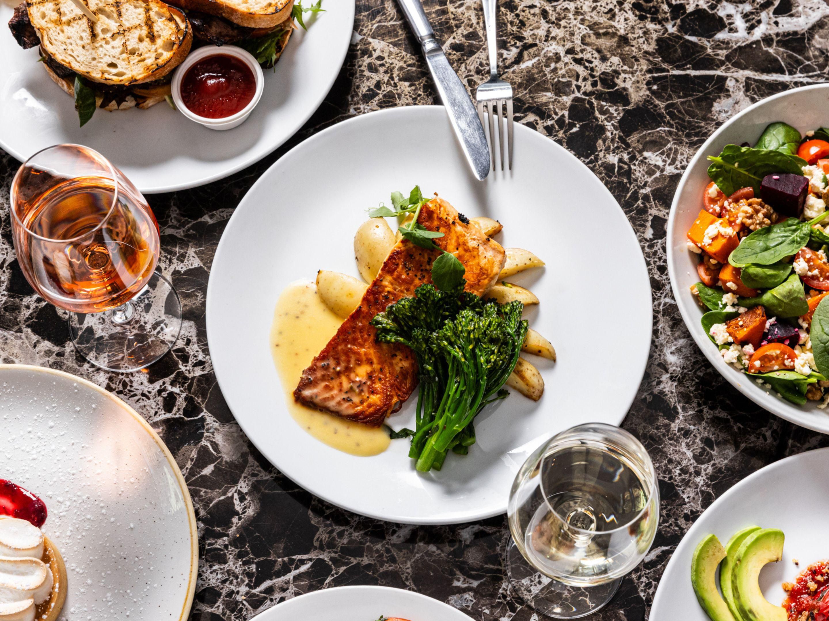 Sirocco Restaurant and Bar offers a selection of classic and contemporary Australian cuisine in an alfresco bistro setting. You can enjoy our a la carte breakfast, lite bites or dinner each day. Kids 12 & under eat free when dining with an accompanying adult.