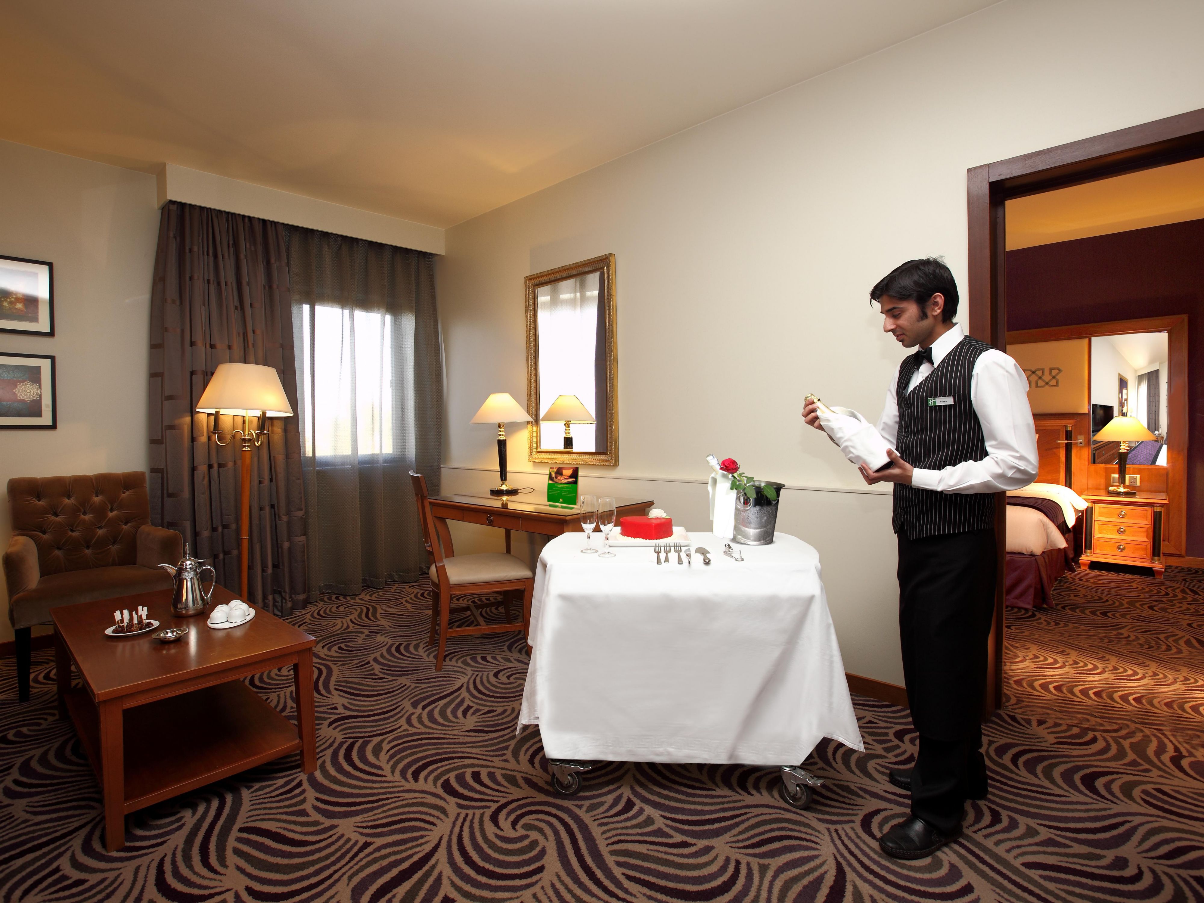 Experience the ultimate convenience with our exceptional in room dining. Craving for a late night snack, a romantic dinner or a delicious breakfast in bed all this is a telephone call away.  Simply call room service and they will prepare all your culinary wishes.