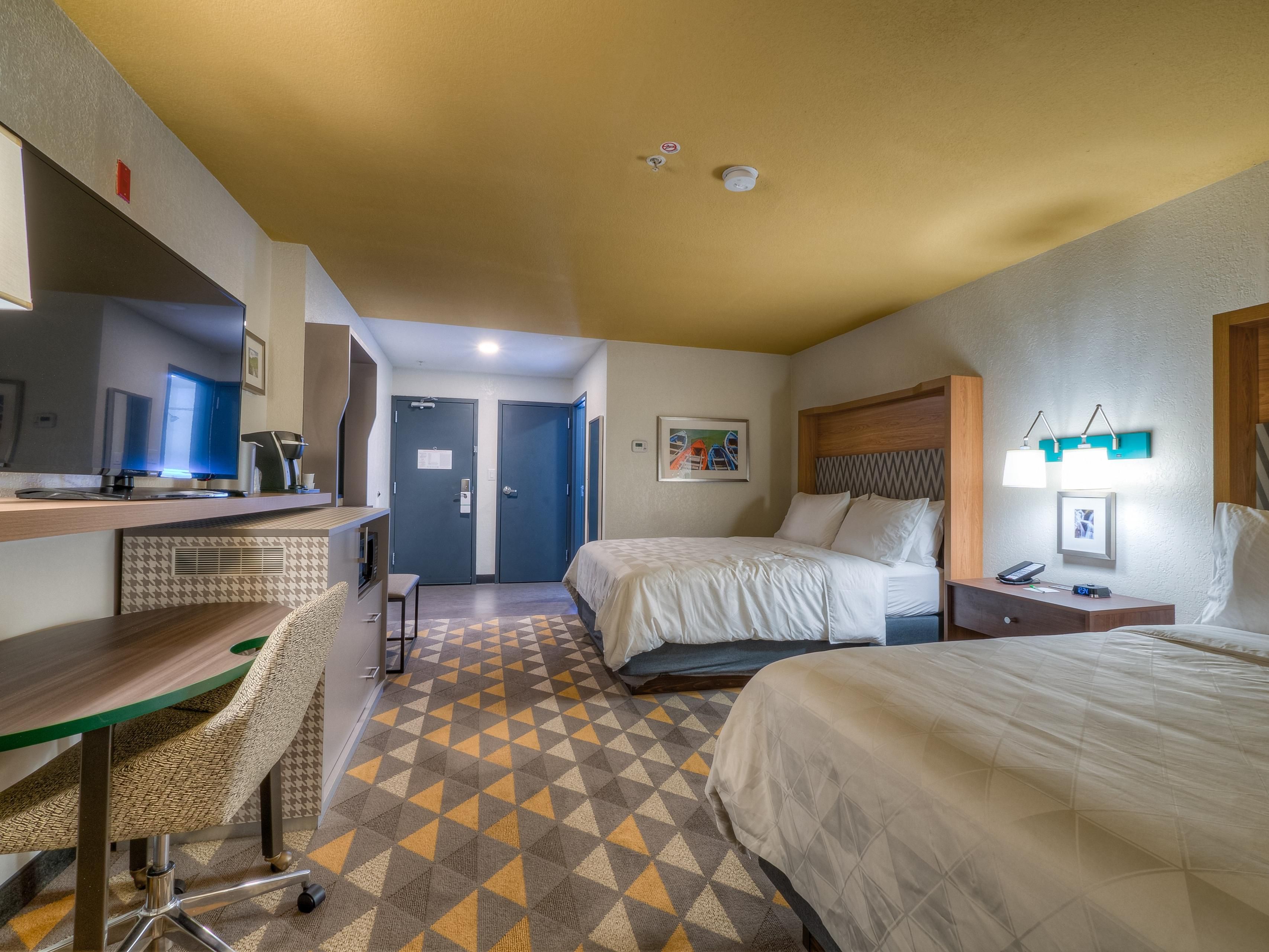Have company? We've got you covered in our two Queen Bed room.