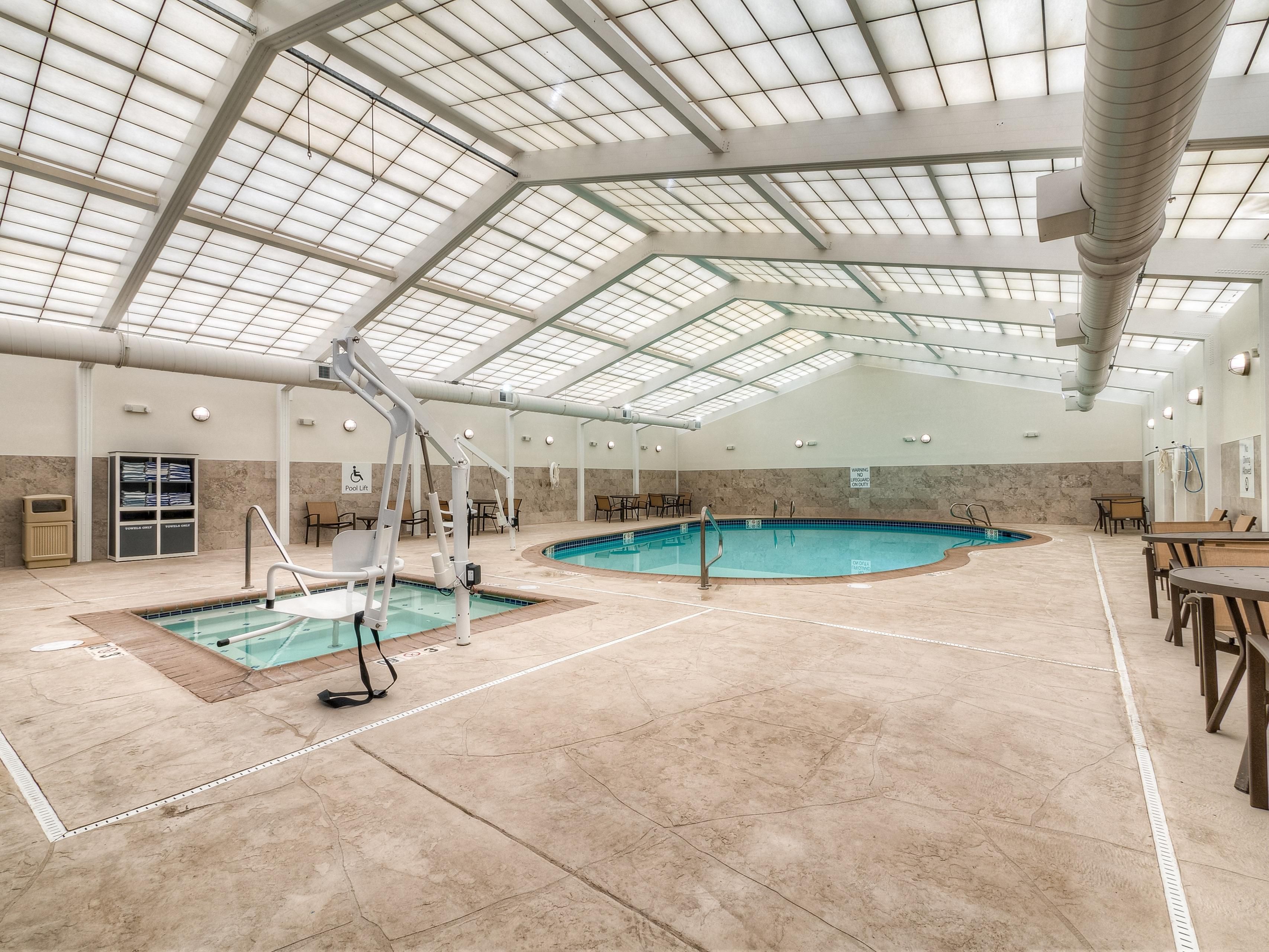 Dive into relaxation in Tacoma’s largest heated indoor pool, complete with an atrium roof – perfect for swimming laps or a leisurely dip, regardless of the weather. This pool area is a year-round oasis, providing a tranquil space to rejuvenate after a busy day of meetings or sightseeing.