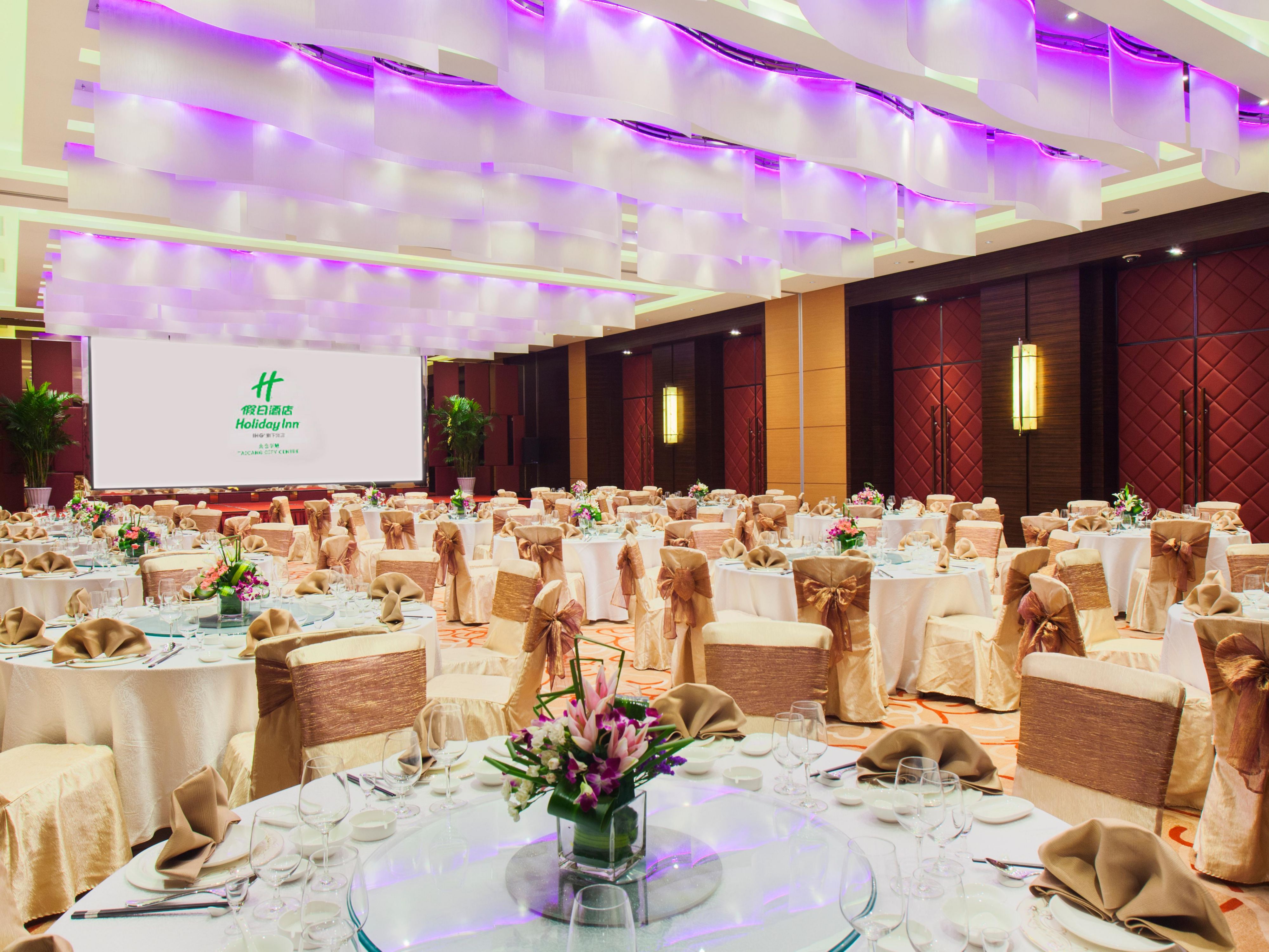 Hotel equipped with cutting-edge conference and banquet facilities, professional stage audio equipment. We can accommodate all types of meetings，training seminars，weddings and a wide range of social functions.