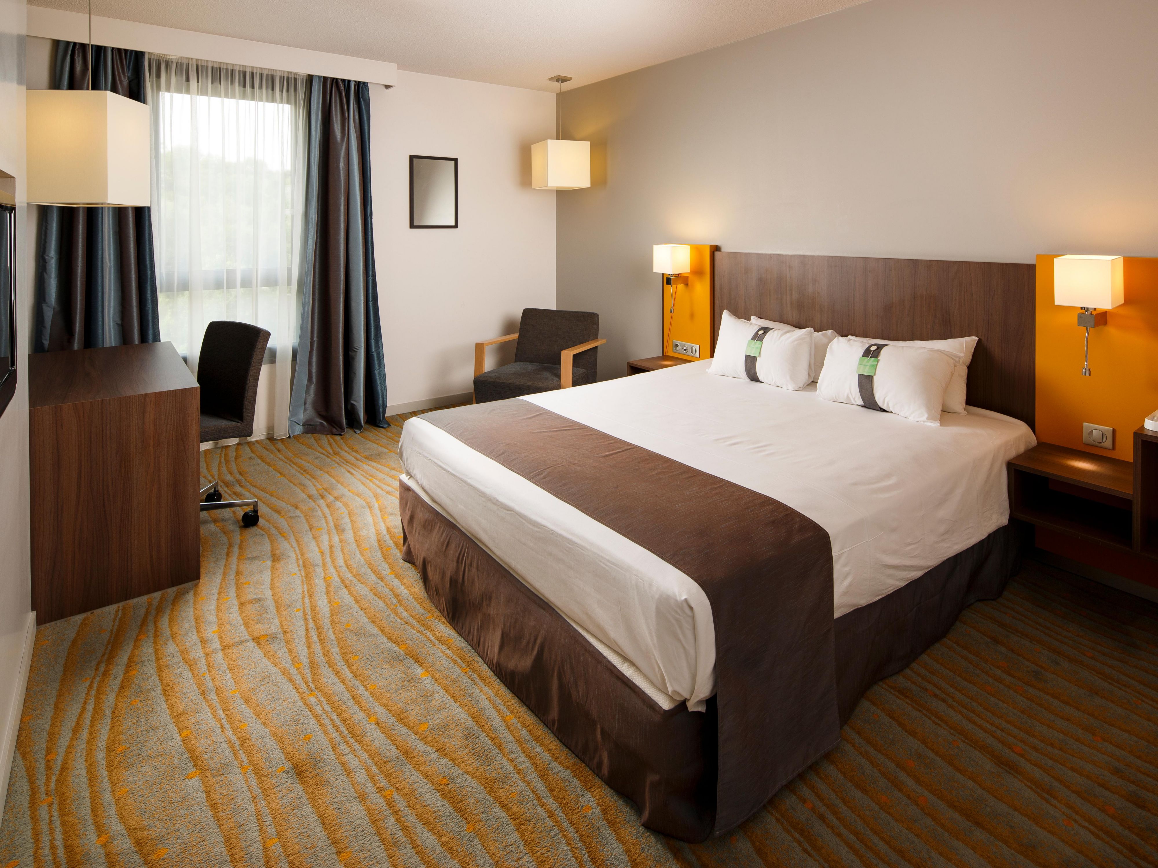 Comfortable One King ADA/Wheelchair Accessible Room