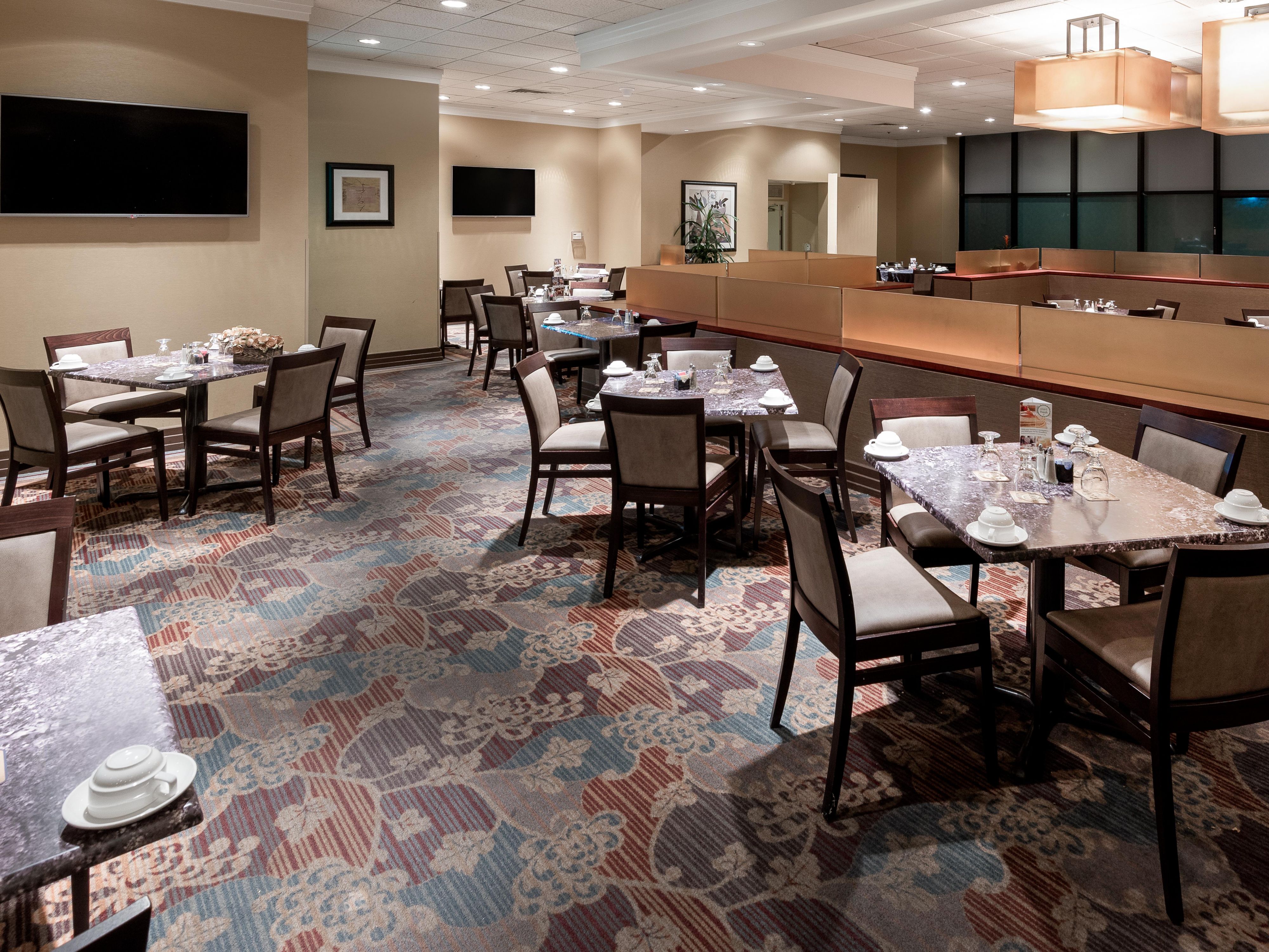 Settle in with a refreshing cocktail, cold beer, or your favorite spirit at Ginger Bar, located just off the lobby. It’s the perfect spot to wind down after a busy day, meet up with colleagues, or kickstart a night out in LA. The laid-back vibe and attentive service make it a favorite for locals and guests alike.