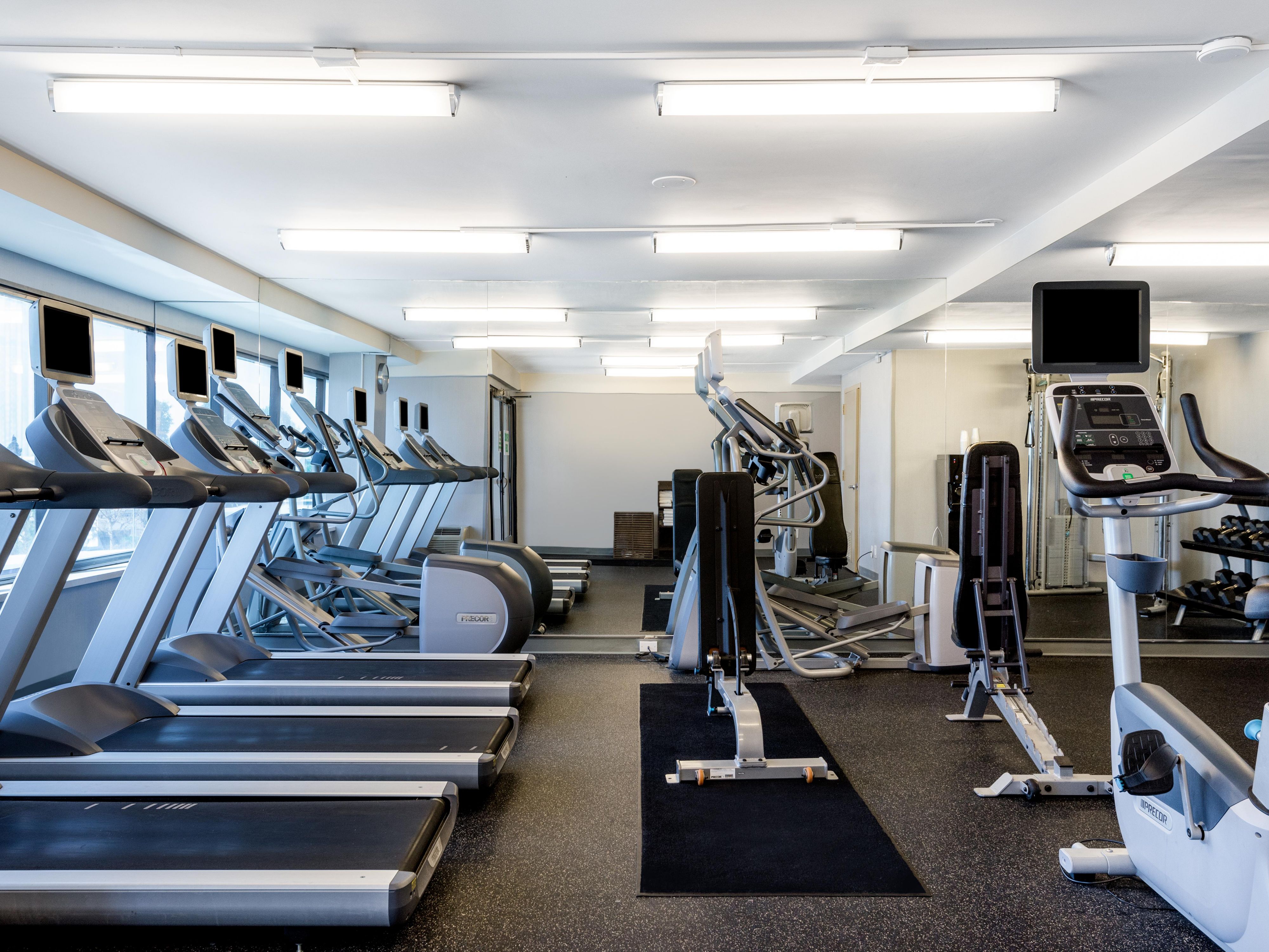 Stick to your routine or discover a new one. Whether it's an early morning jog on the treadmill or a few laps in the outdoor pool, our 24/7 fitness center and relaxing jacuzzi help you feel your best on your schedule. Recharge and keep your rhythm, even on the road.
