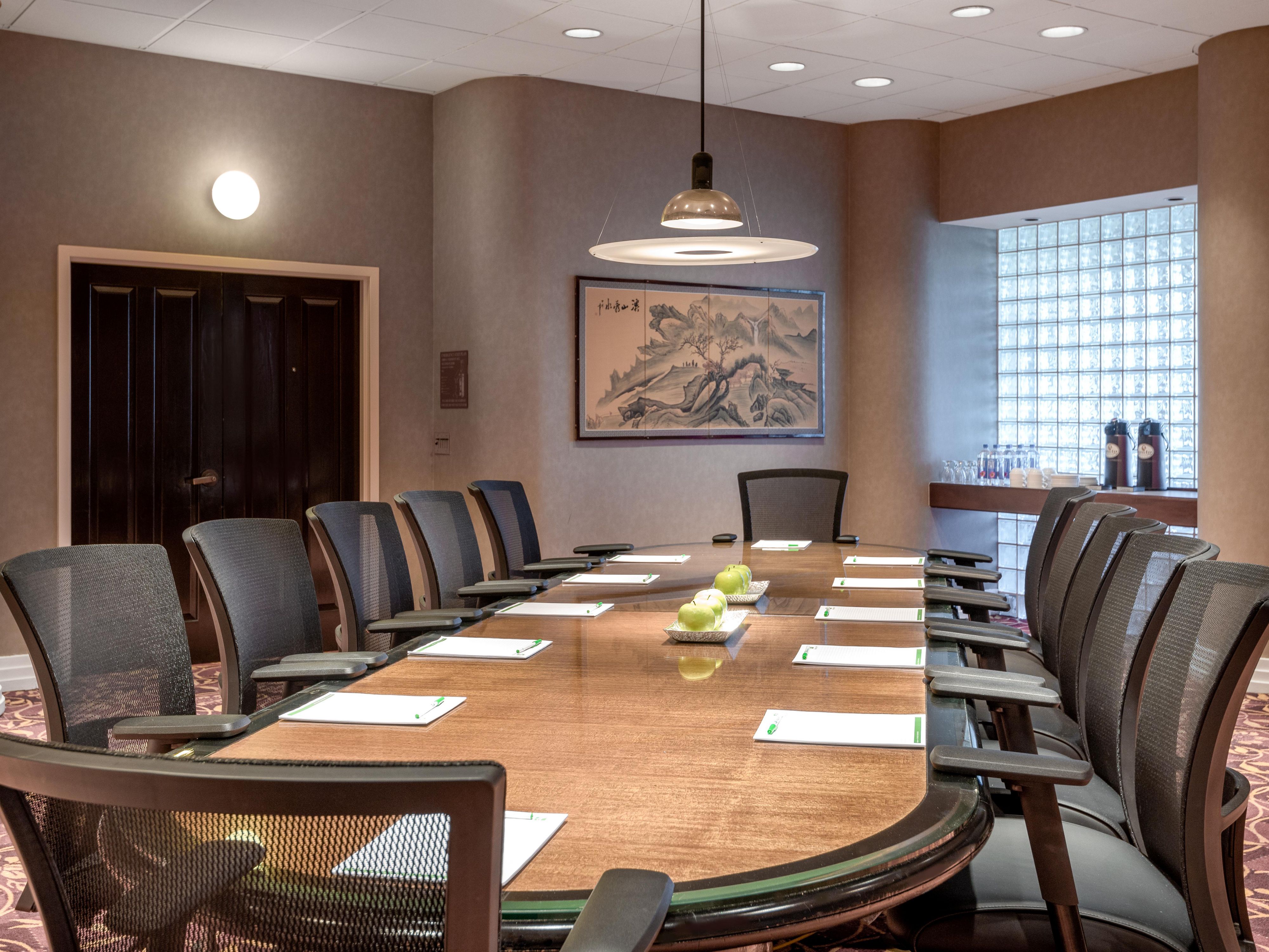 From conferences to celebrations, our refreshed venues offer flexible layouts and modern AV capabilities. Host up to 350 guests in the Gateway Ballroom or meet in style in our Executive Boardroom. Our experienced planning team makes it simple. Ask about our catering and equipment packages.