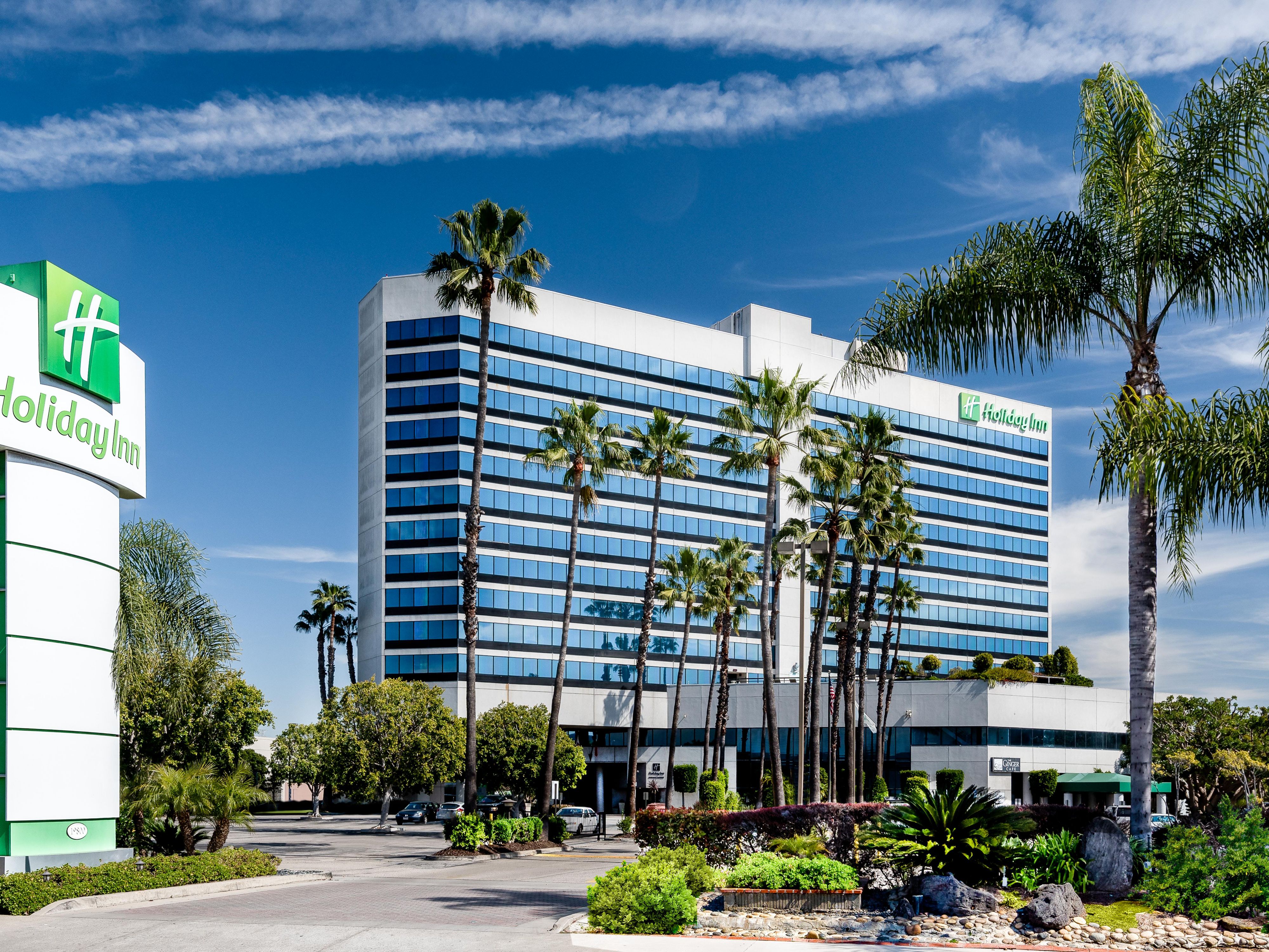 SoCal sunshine meets comfort at Holiday Inn Los Angeles Gateway.