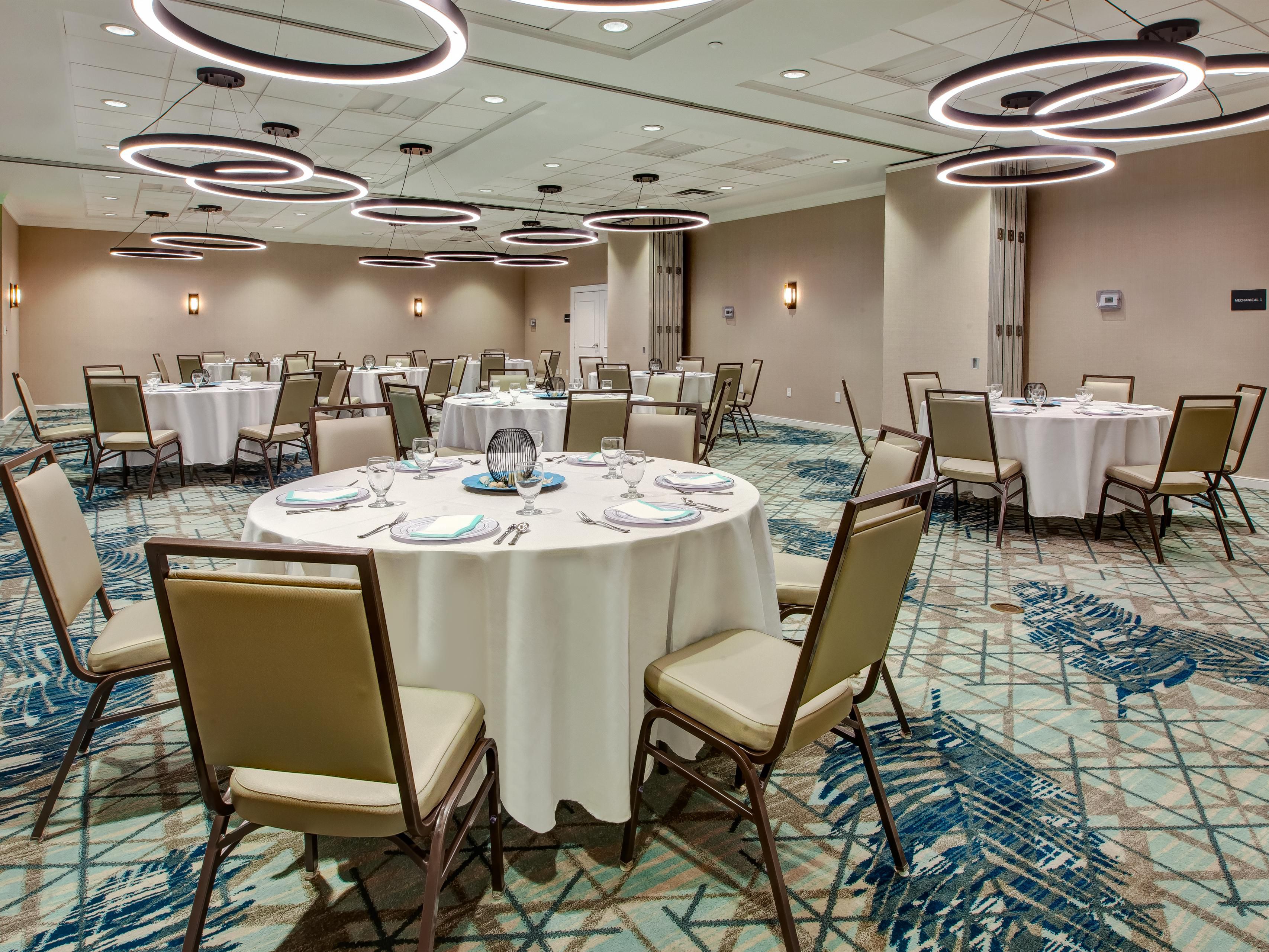 We pride ourselves on being an IHG Pivotal Meetings hotel! Host your next meeting in our renovated space and plan with the help of our expert team. Contact our Sales Department below for details.