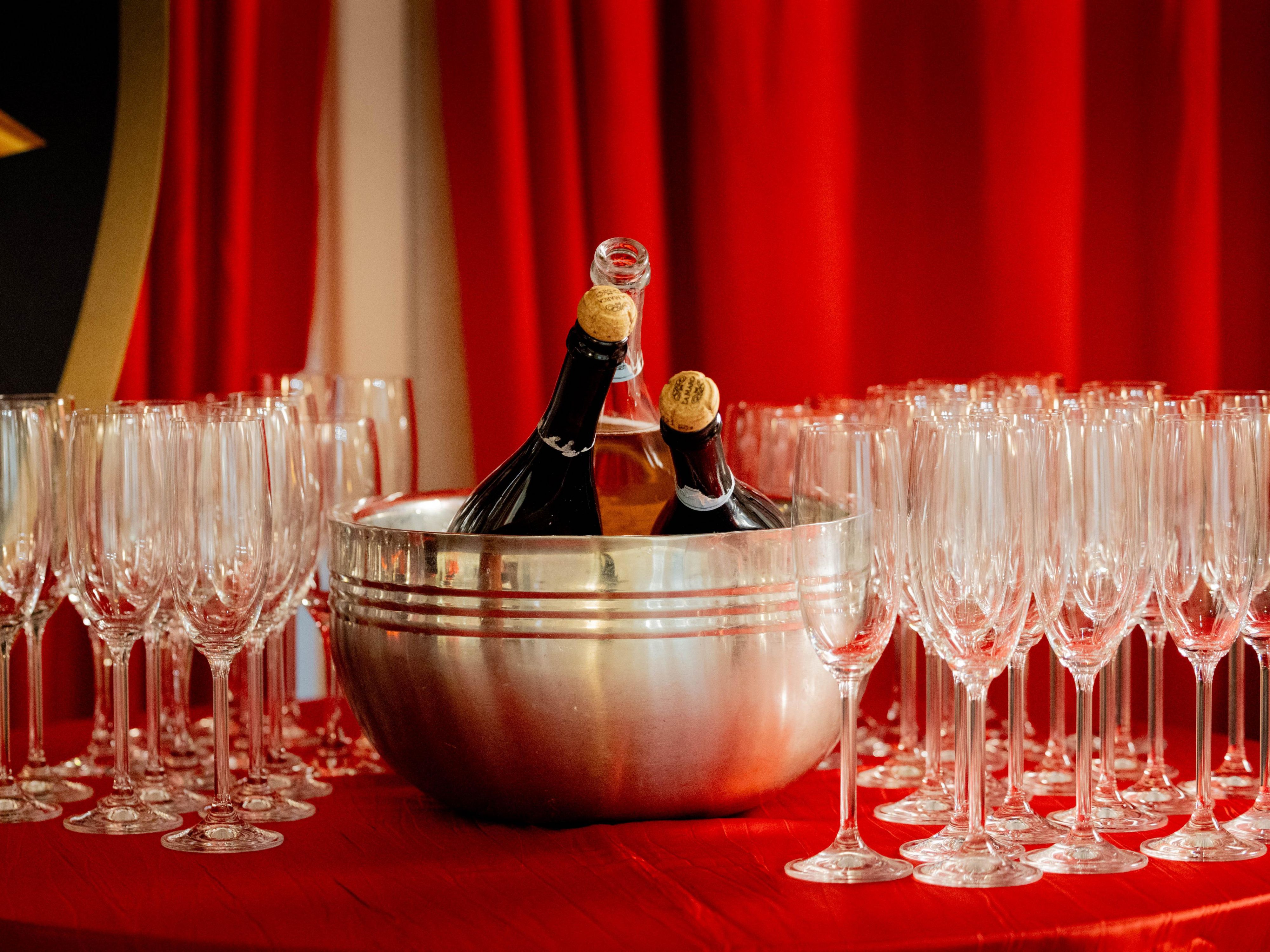 Host your holiday party or events at Holiday Inn Washington Capitol – National Mall. With two ballrooms, we can accommodate up to 300 guests. Enjoy customizable catering, décor, and A/V support to bring your vision to life.