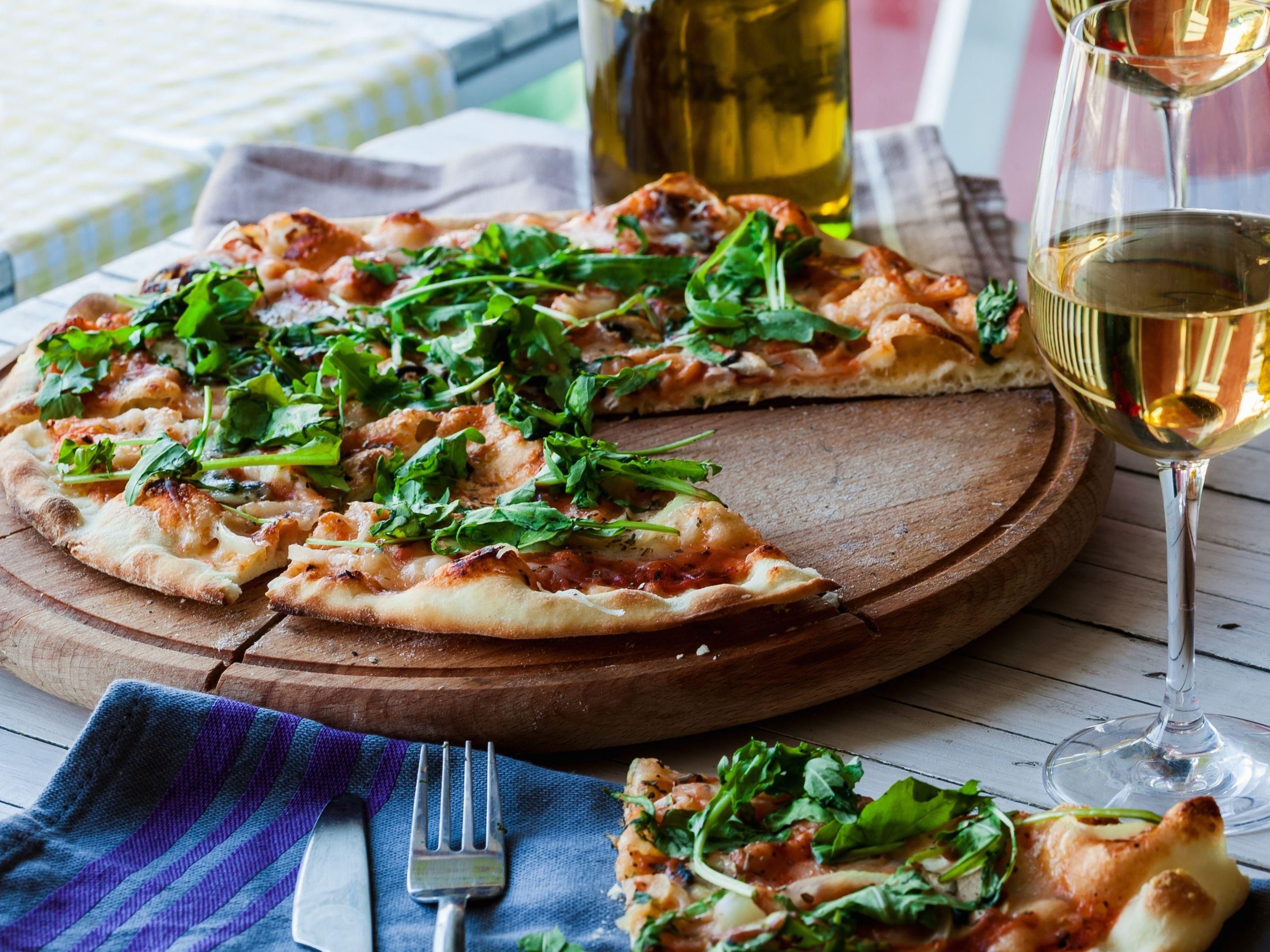 Our hotel has a range of food and drink options for our guests to enjoy. Our lounge and bar areas are open throughout the day and offer a relaxing place to grab a drink, a hearty meal or a light bite.