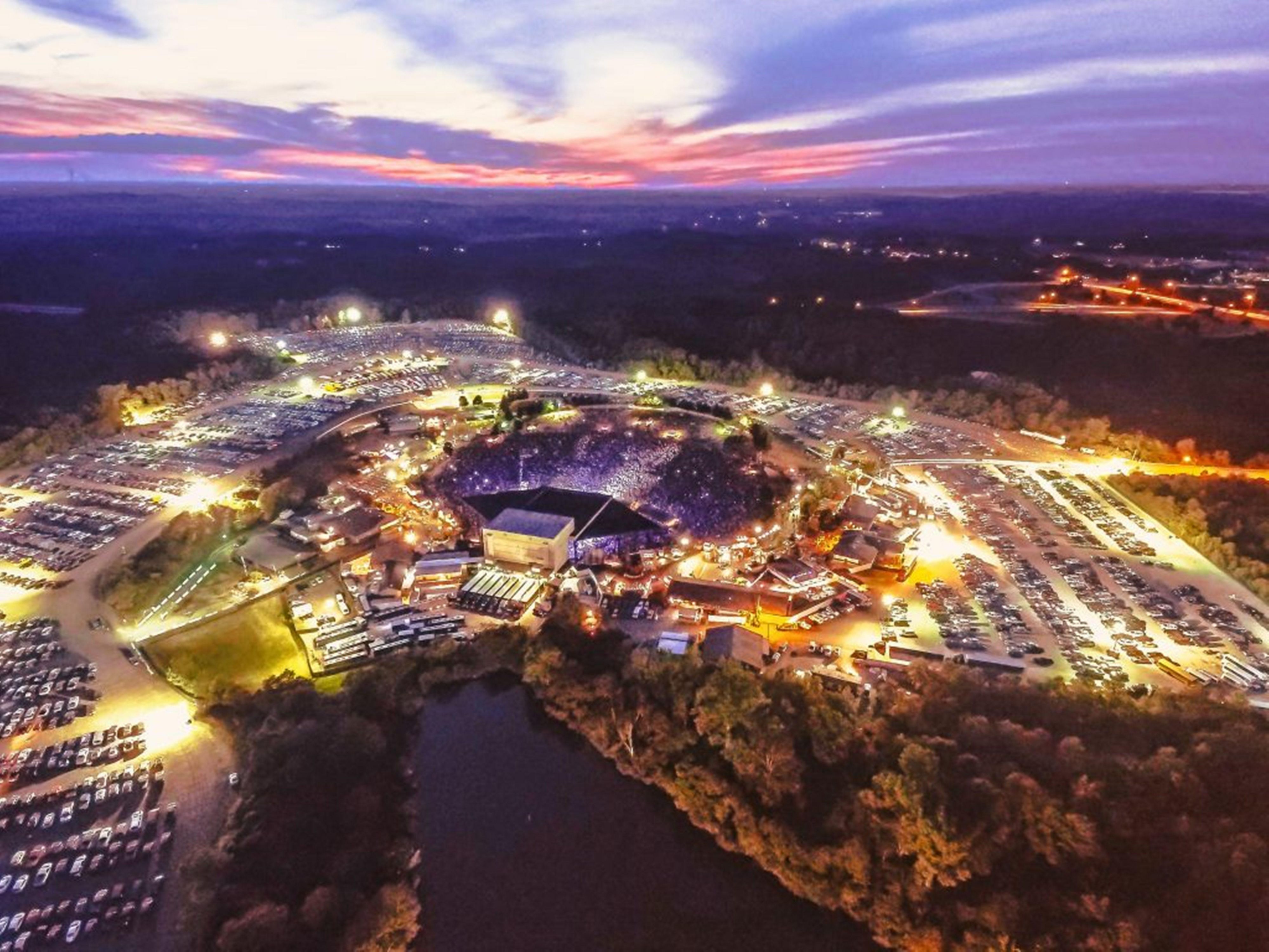 Located 8 miles away, you can almost hear live music when you stay in Weirton. As the closest hotel to the venue, the Pavilion at Star Lake is a popular destination for live music around the Pittsburgh region. Guests will not only enjoy the great location of the venue but will save time with less traffic congestion when they stay in Weirton.